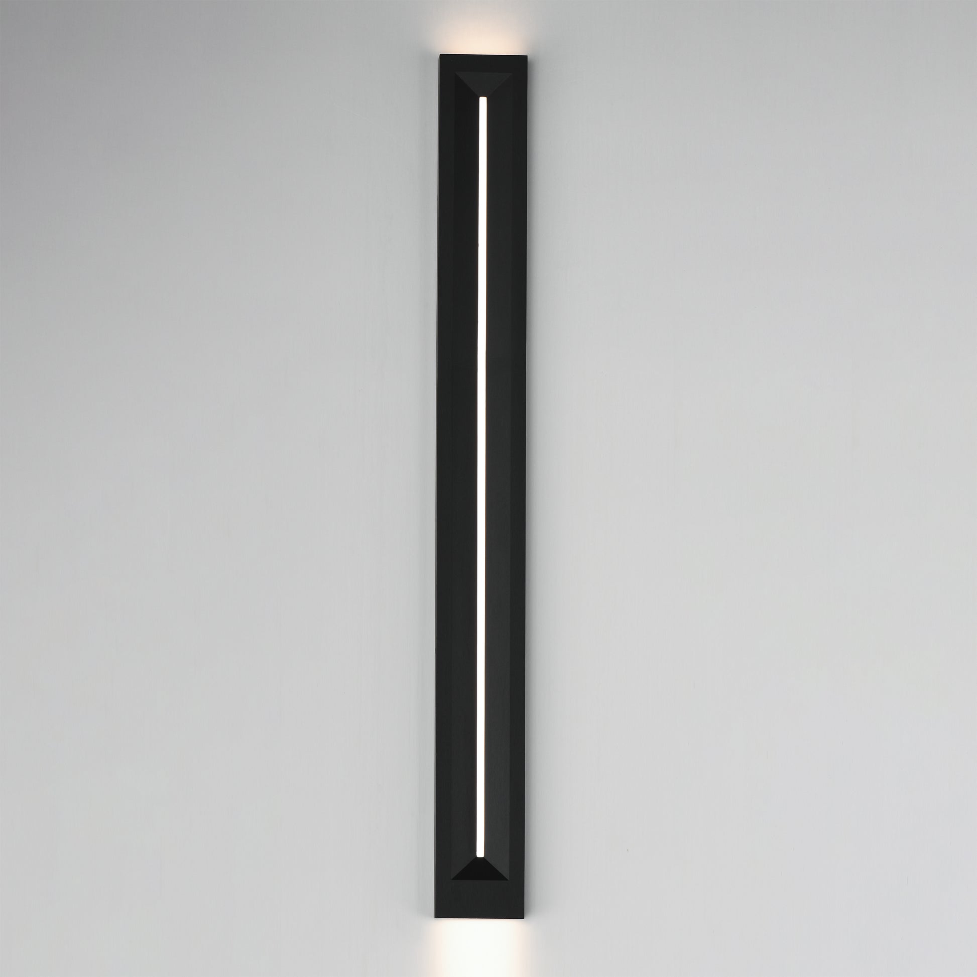 Fosso 47" LED Outdoor Wall Sconce 5cct Black by ET2