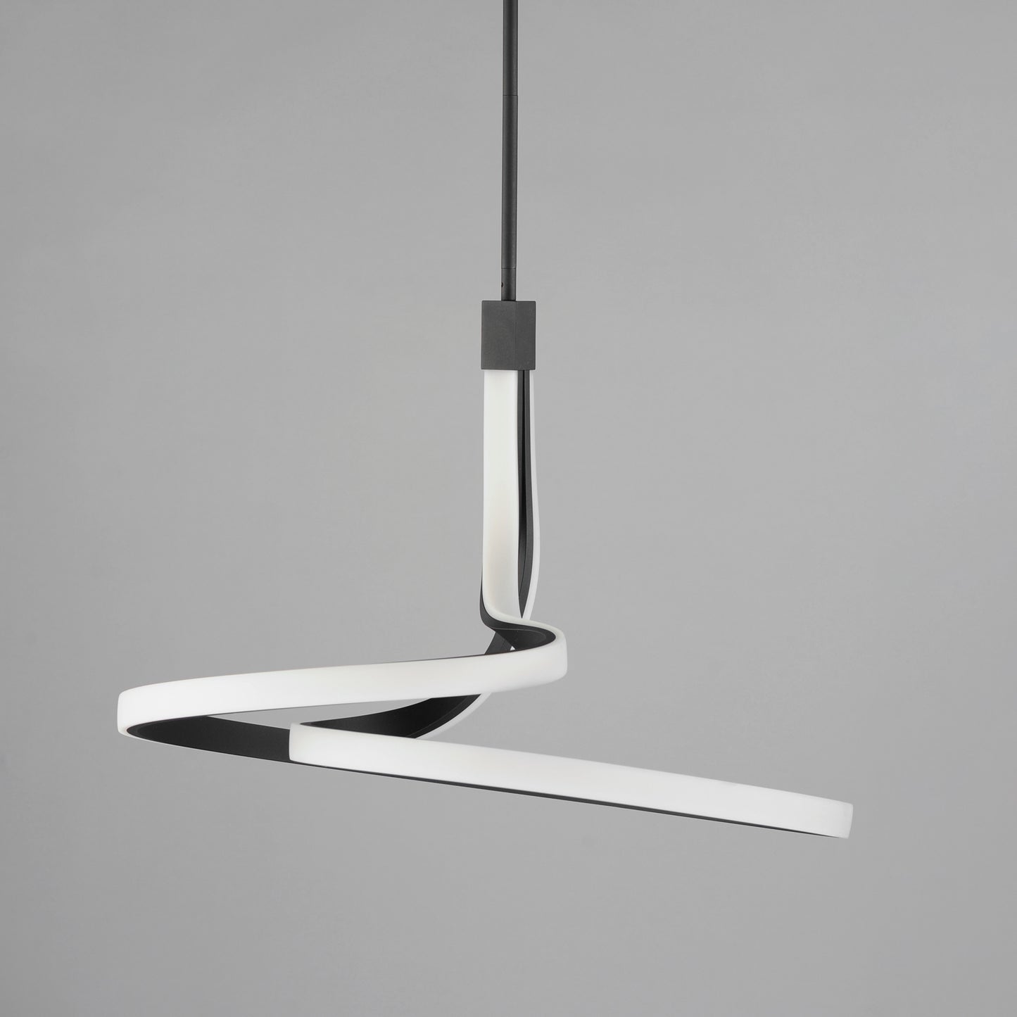 Serpentine Large Pendant Black by ET2
