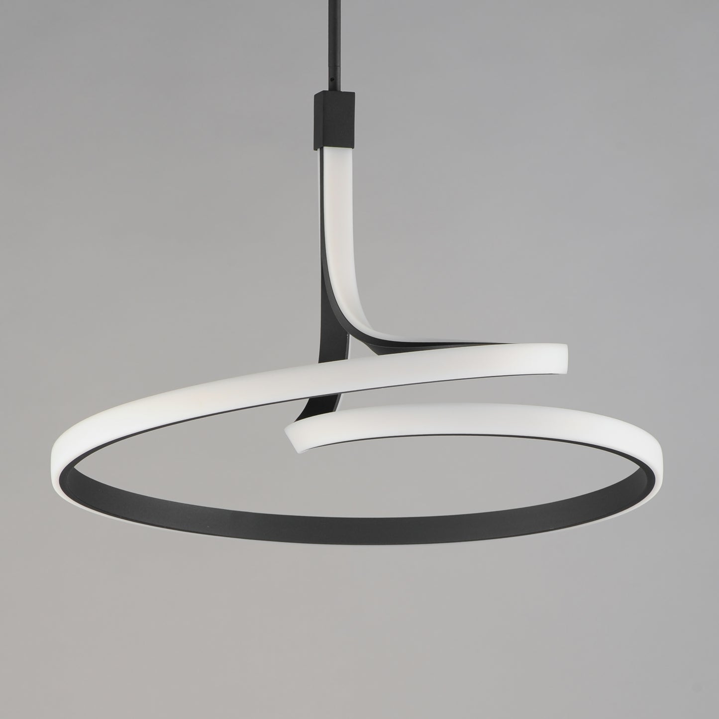 Serpentine Large Pendant Black by ET2