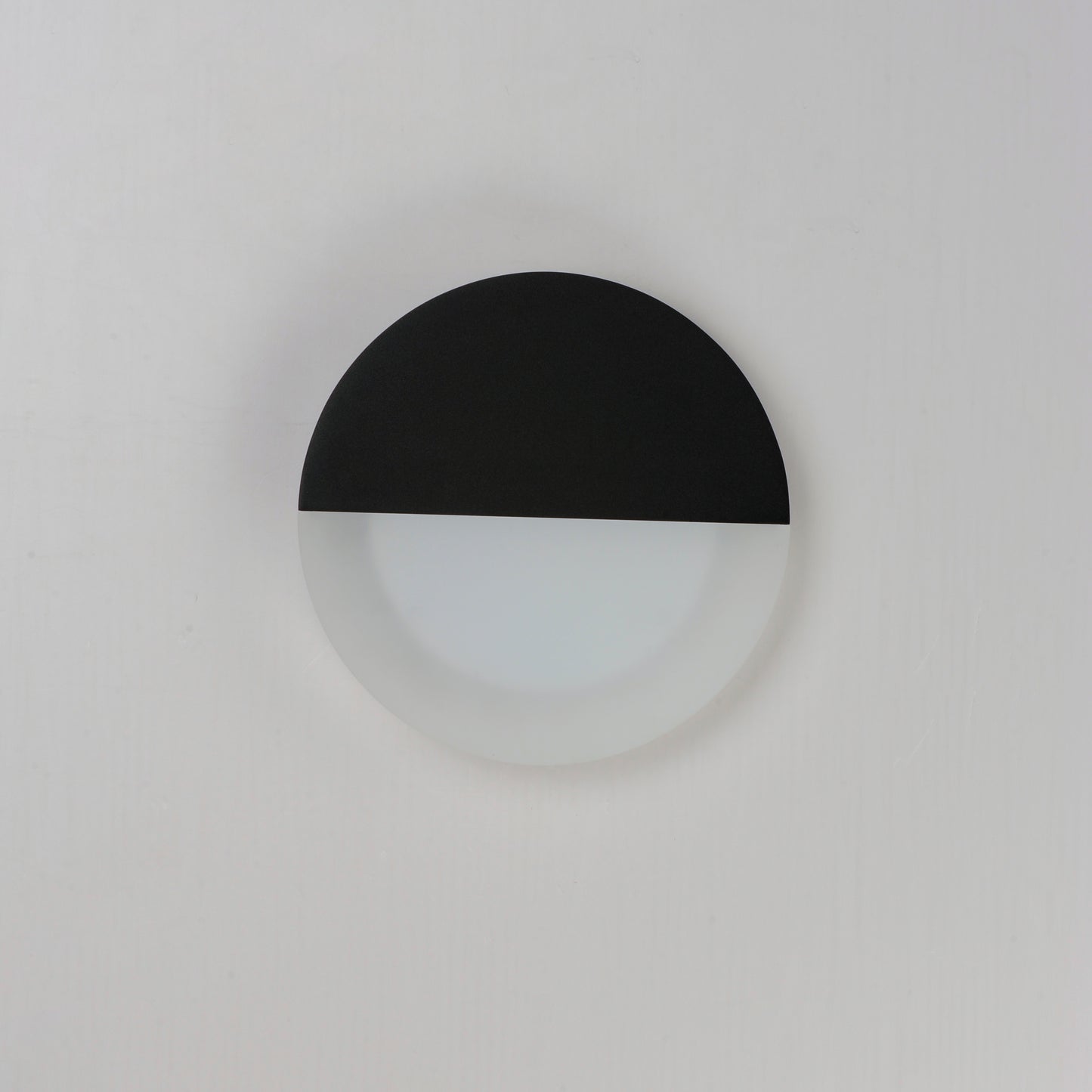 Alumilux: Glow LED Outdoor Wall Sconce Black by ET2
