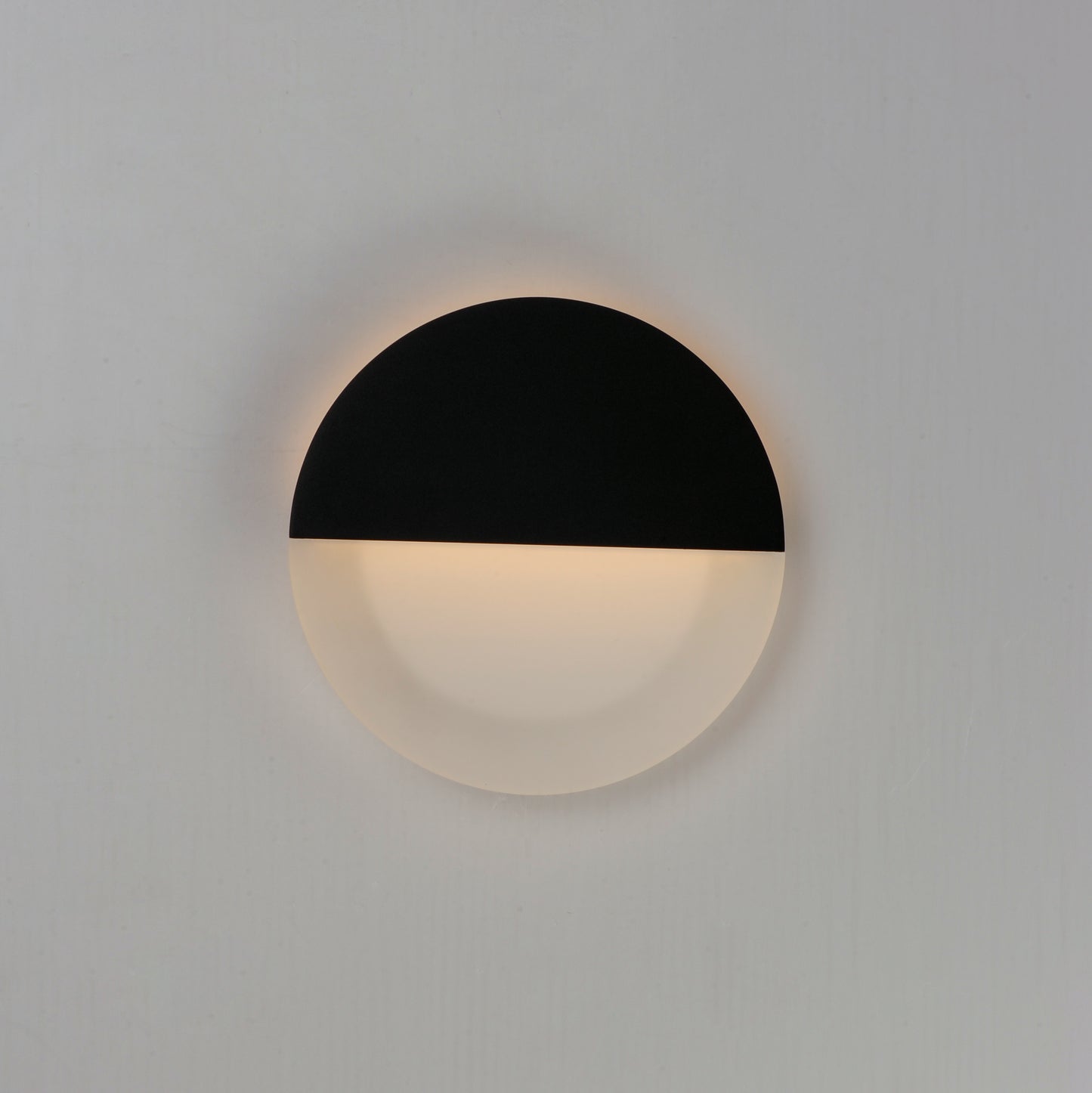 Alumilux: Glow LED Outdoor Wall Sconce Black by ET2