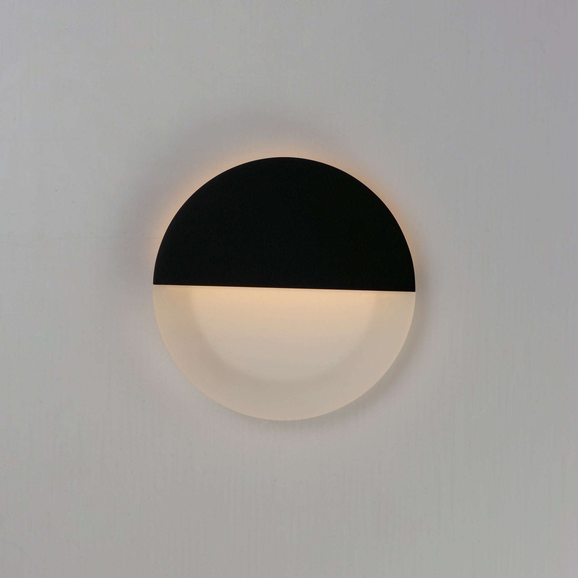 Alumilux: Glow LED Outdoor Wall Sconce Black by ET2