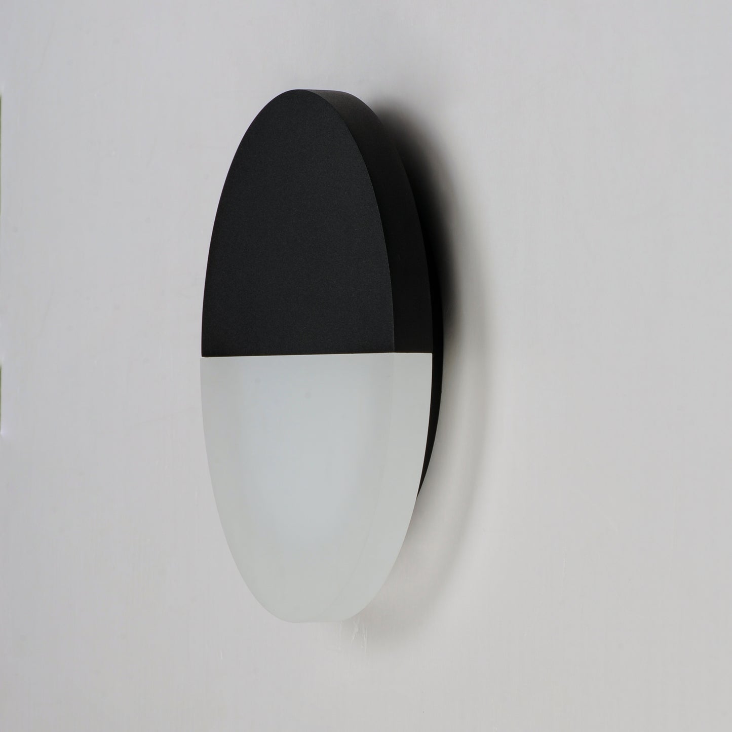 Alumilux: Glow LED Outdoor Wall Sconce Black by ET2