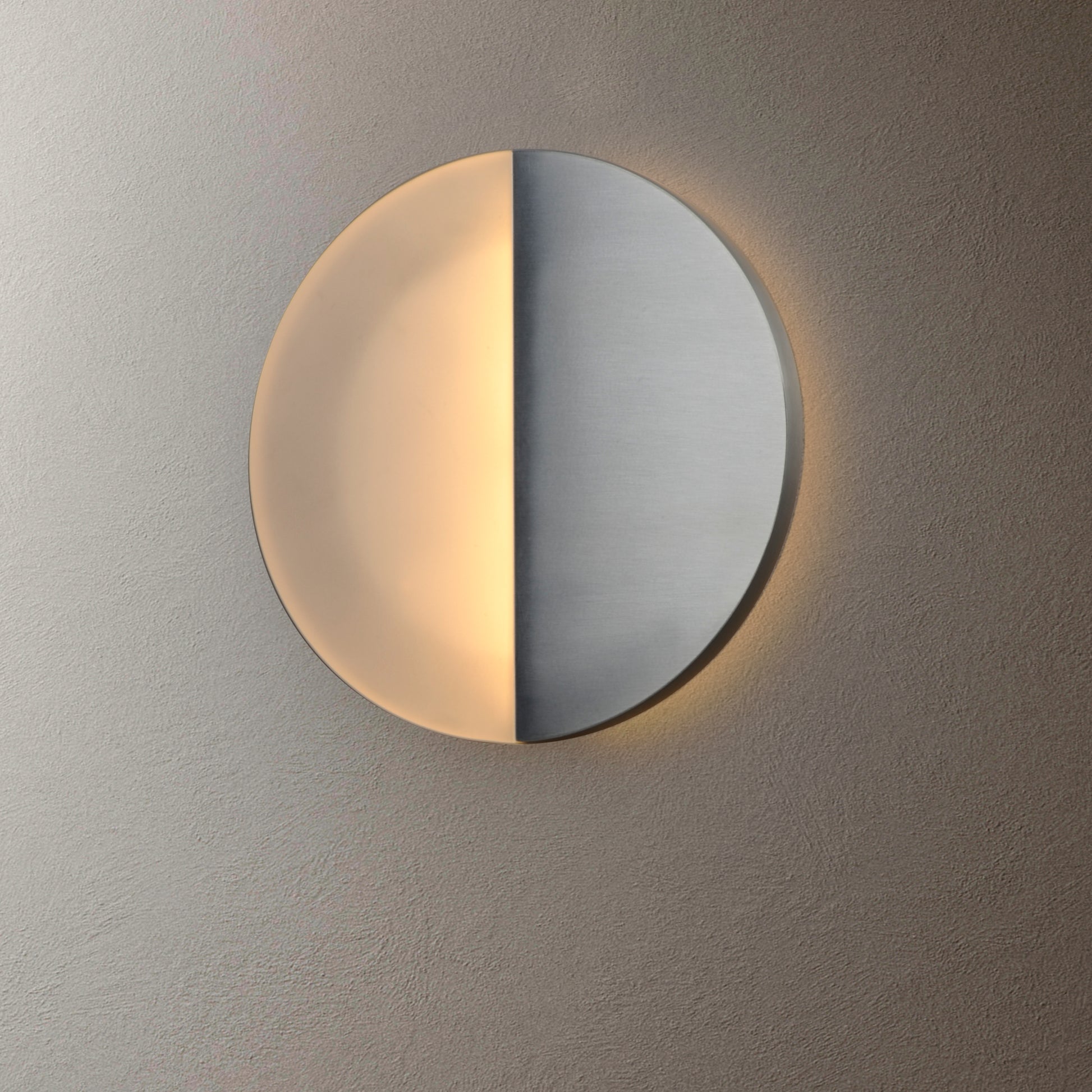Alumilux: Glow LED Outdoor Wall Sconce Satin Aluminum by ET2