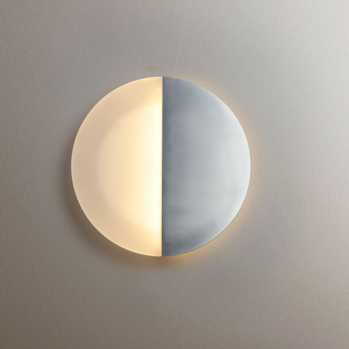 Alumilux: Glow LED Outdoor Wall Sconce Satin Aluminum by ET2
