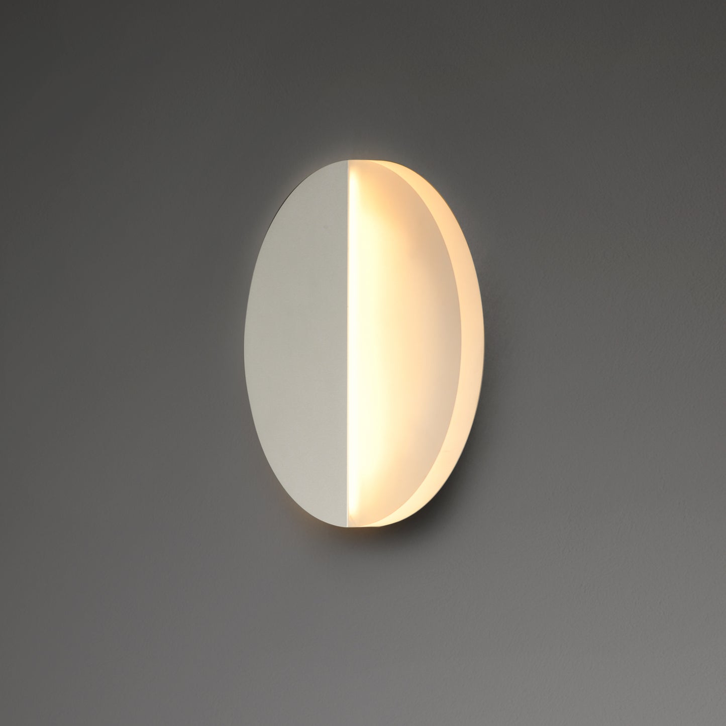 Alumilux: Glow LED Outdoor Wall Sconce White by ET2