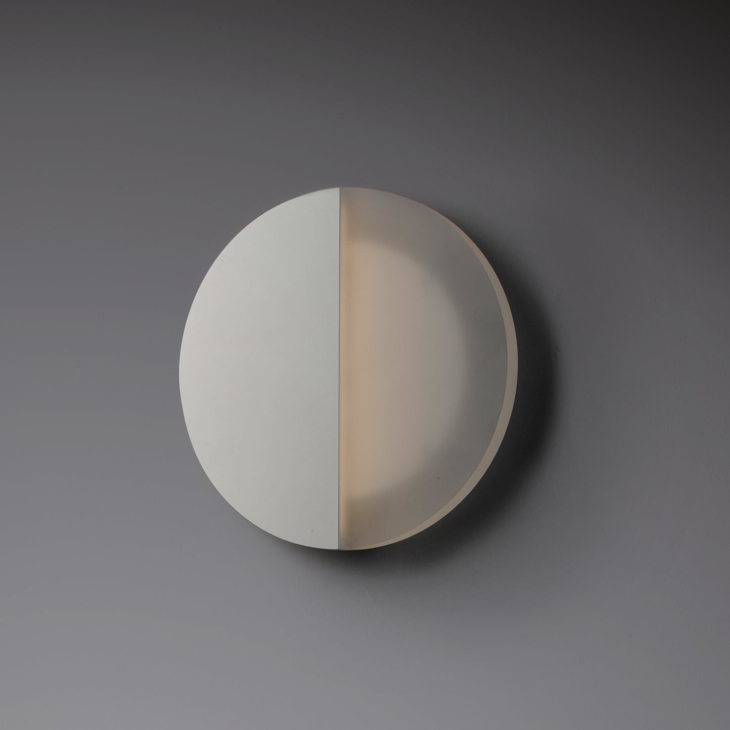 Alumilux: Glow LED Outdoor Wall Sconce White by ET2
