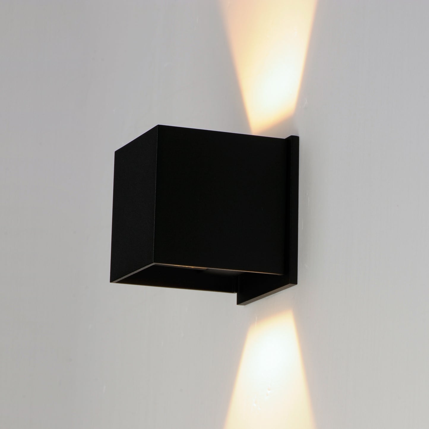 Alumilux: Cube LED Outdoor Wall Sconce Black by ET2