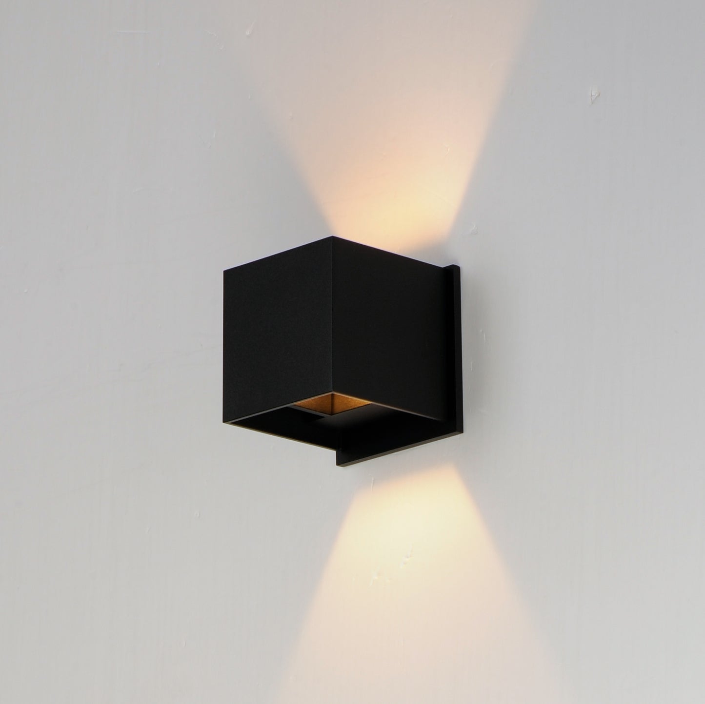 Alumilux: Cube LED Outdoor Wall Sconce Black by ET2