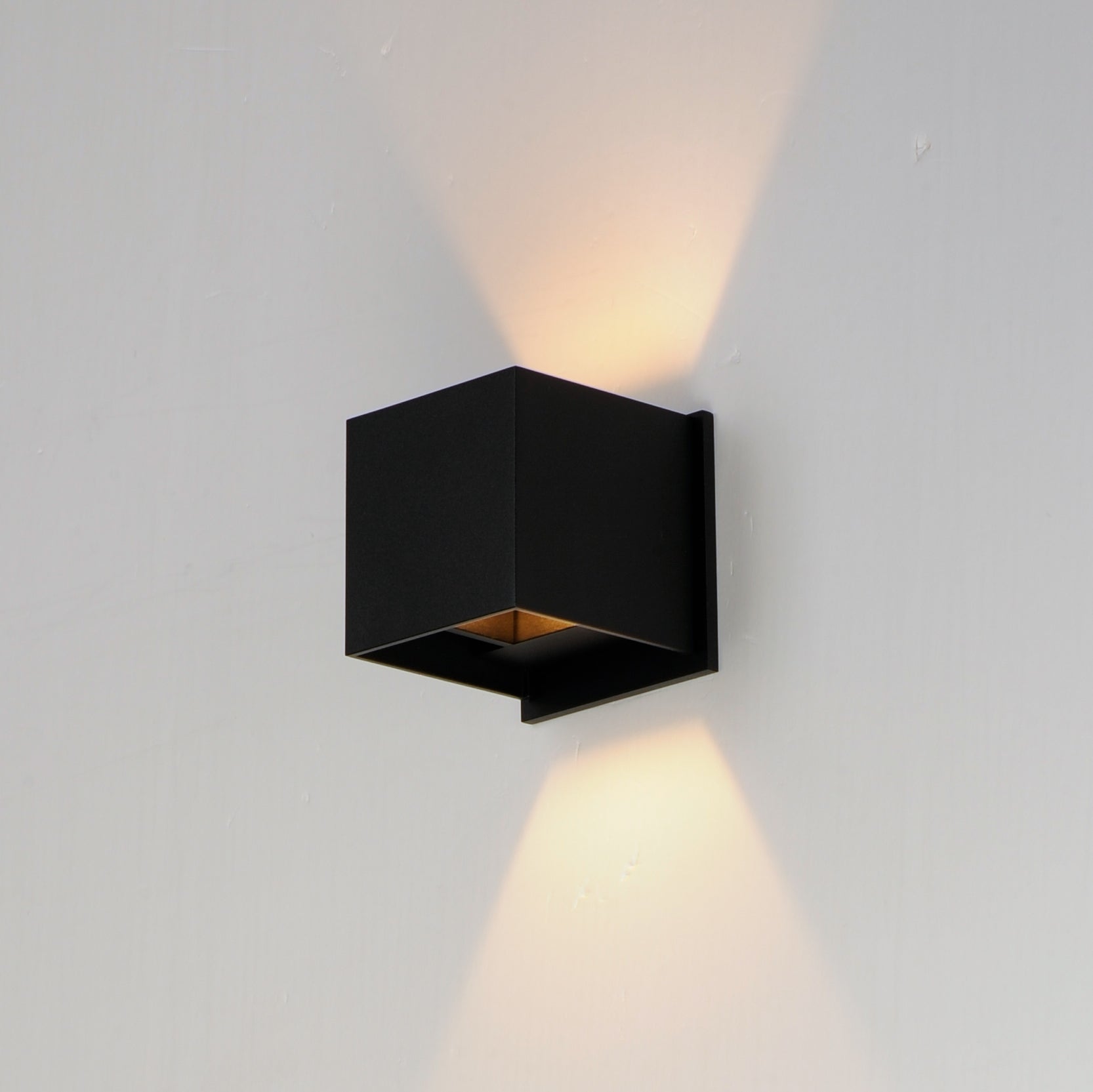 Alumilux: Cube LED Outdoor Wall Sconce Black by ET2