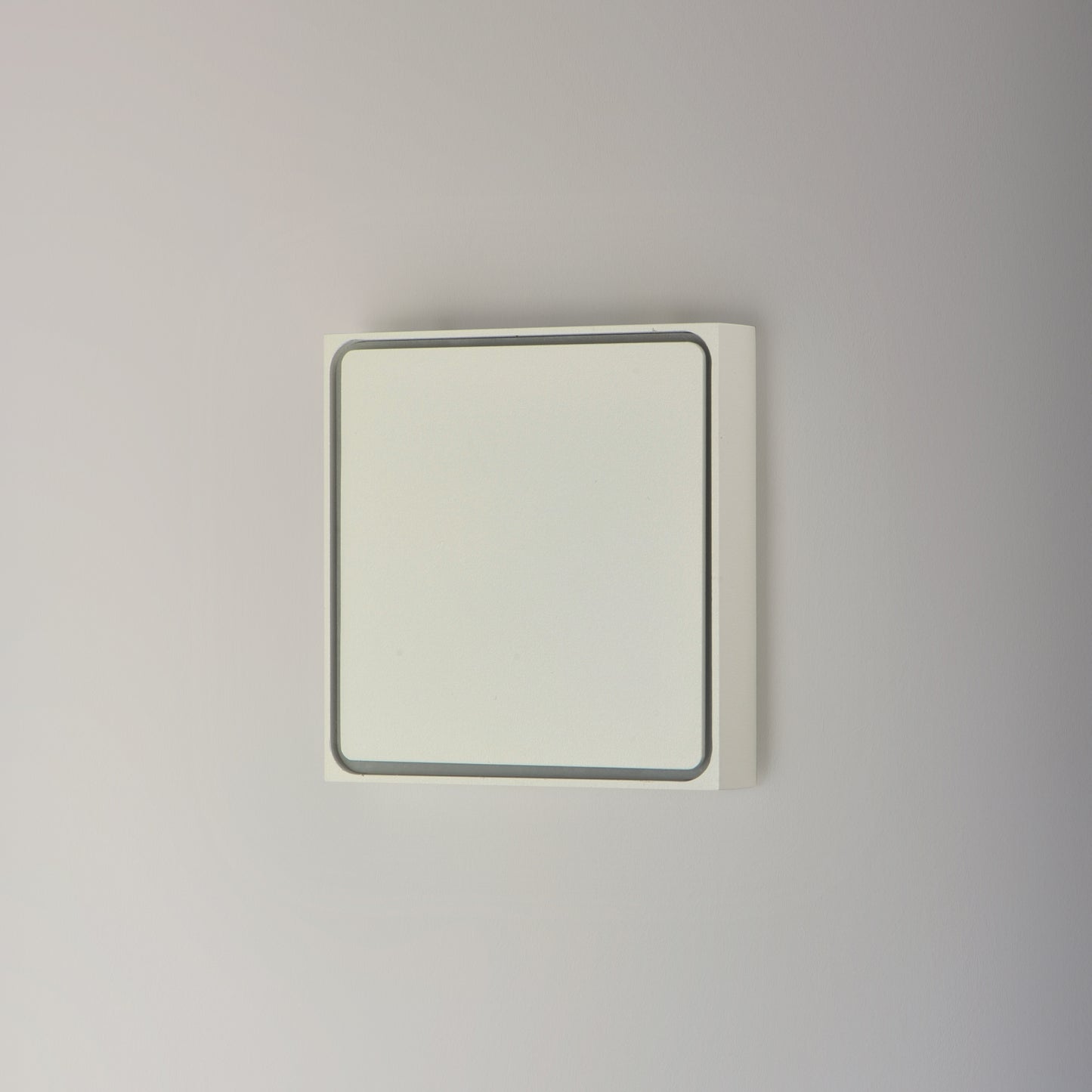 Alumilux: Outline LED Outdoor Wall Sconce White by ET2