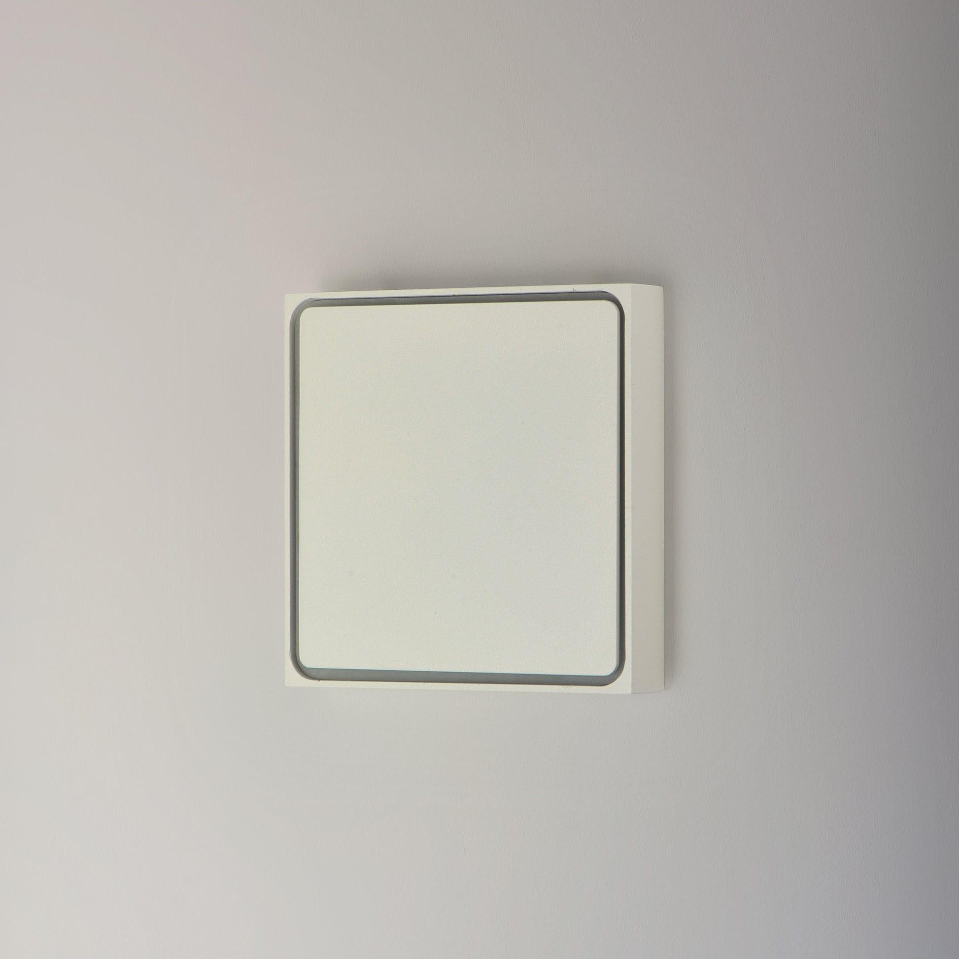 Alumilux: Outline LED Outdoor Wall Sconce White by ET2