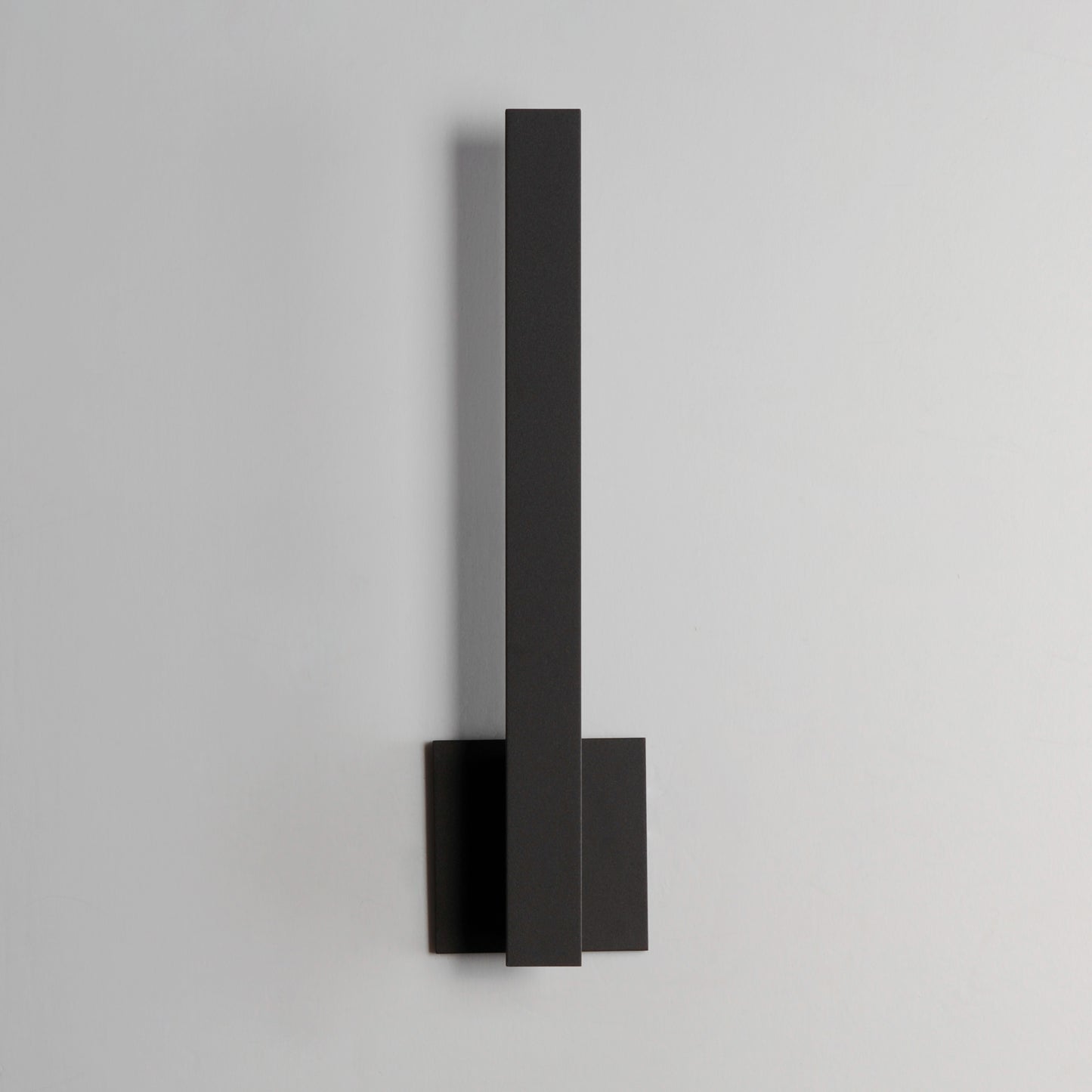 Alumilux: Line 18" LED Outdoor Wall Sconce Architectural Bronze by ET2