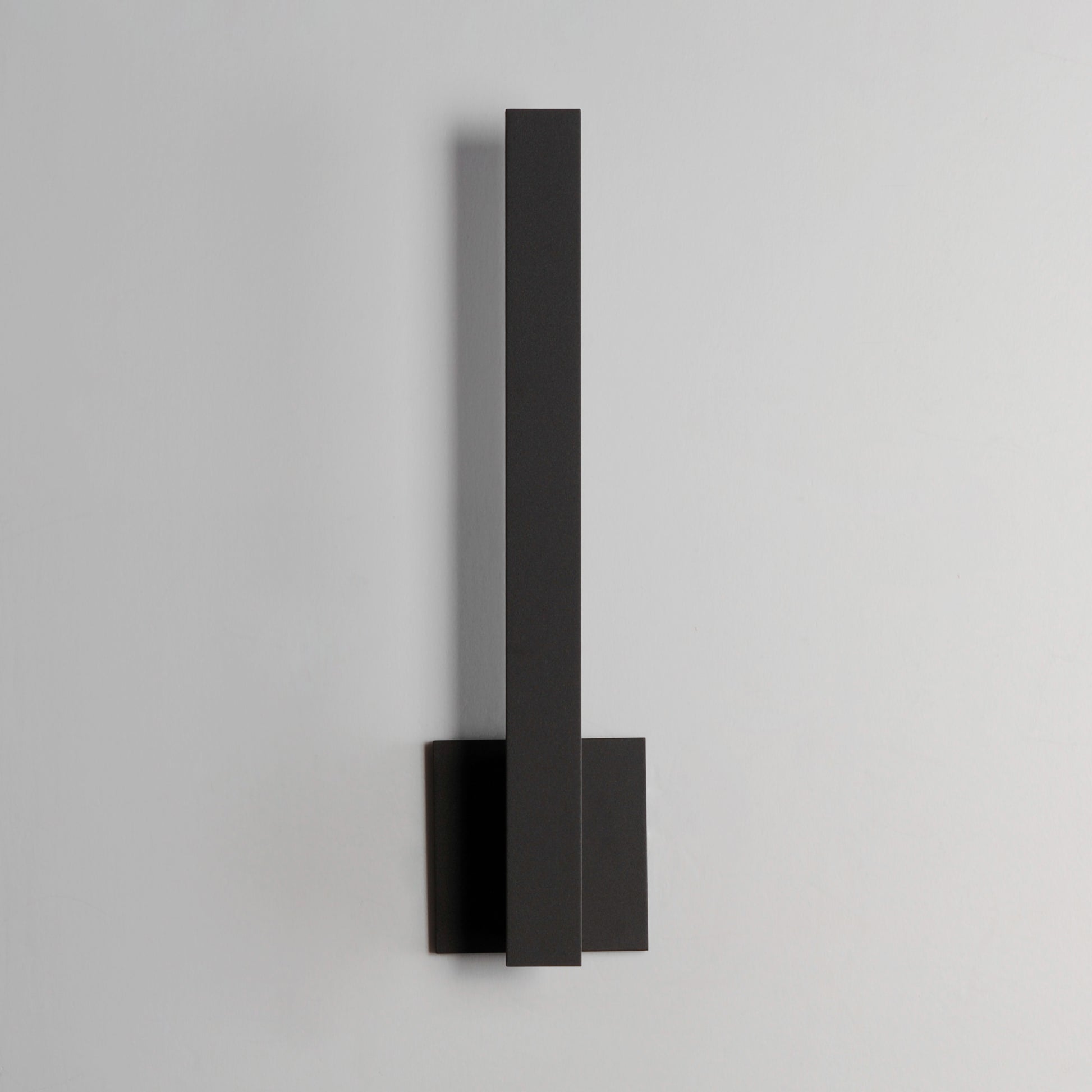Alumilux: Line 18" LED Outdoor Wall Sconce Architectural Bronze by ET2