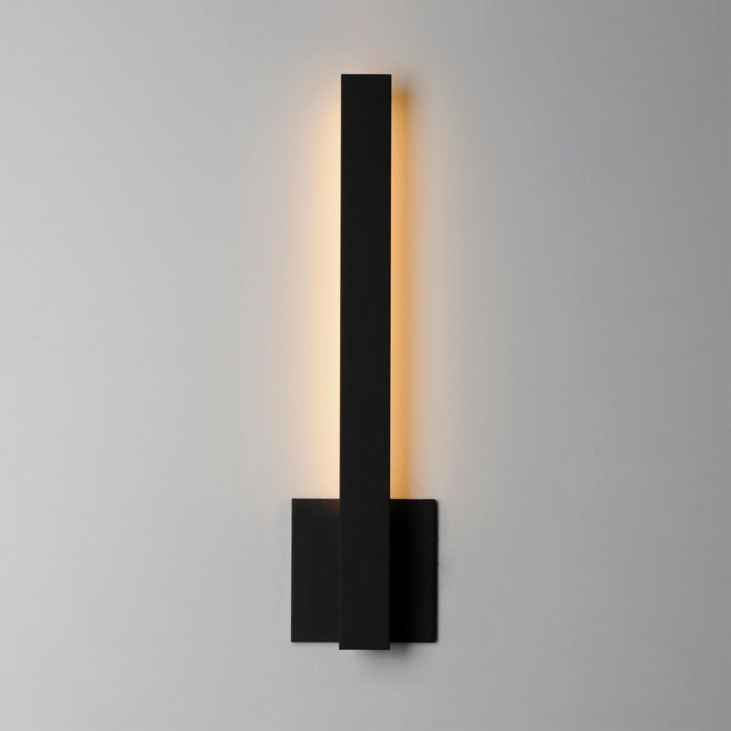 Alumilux: Line 18" LED Outdoor Wall Sconce Black by ET2