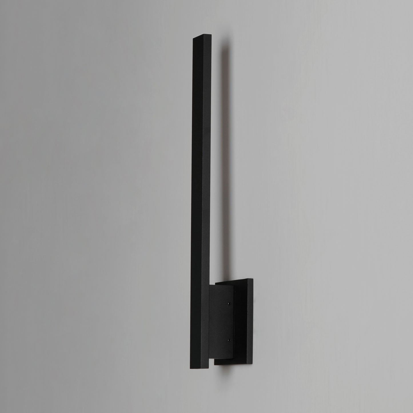 Alumilux: Line 18" LED Outdoor Wall Sconce Black by ET2