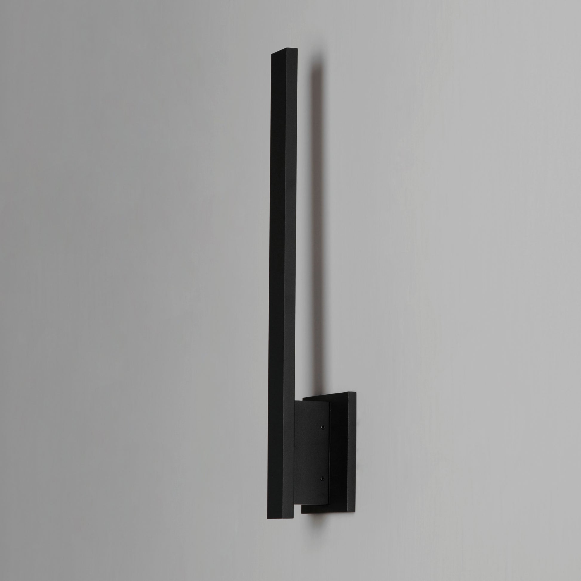 Alumilux: Line 18" LED Outdoor Wall Sconce Black by ET2