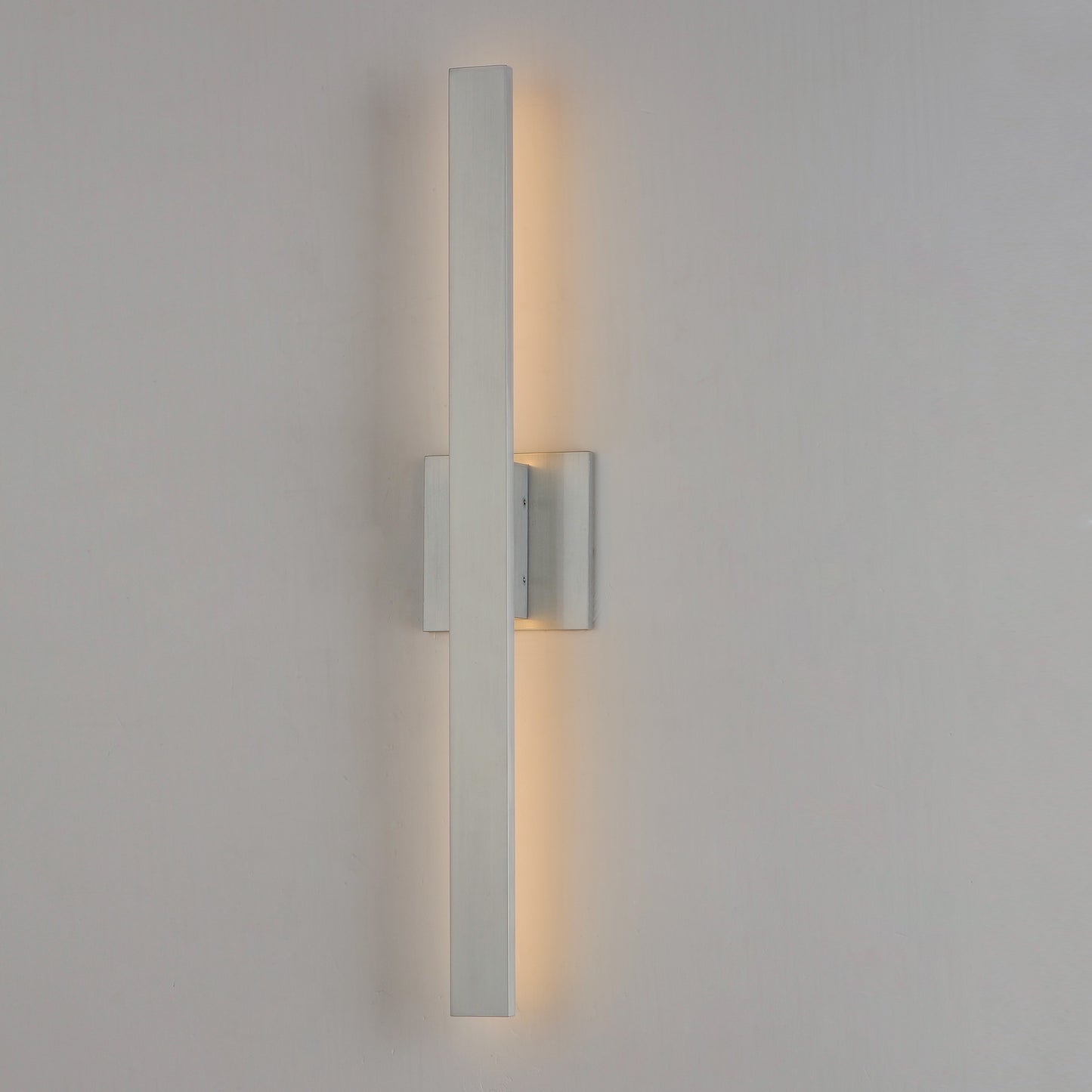 Alumilux: Line 24" LED Outdoor Wall Sconce Satin Aluminum by ET2