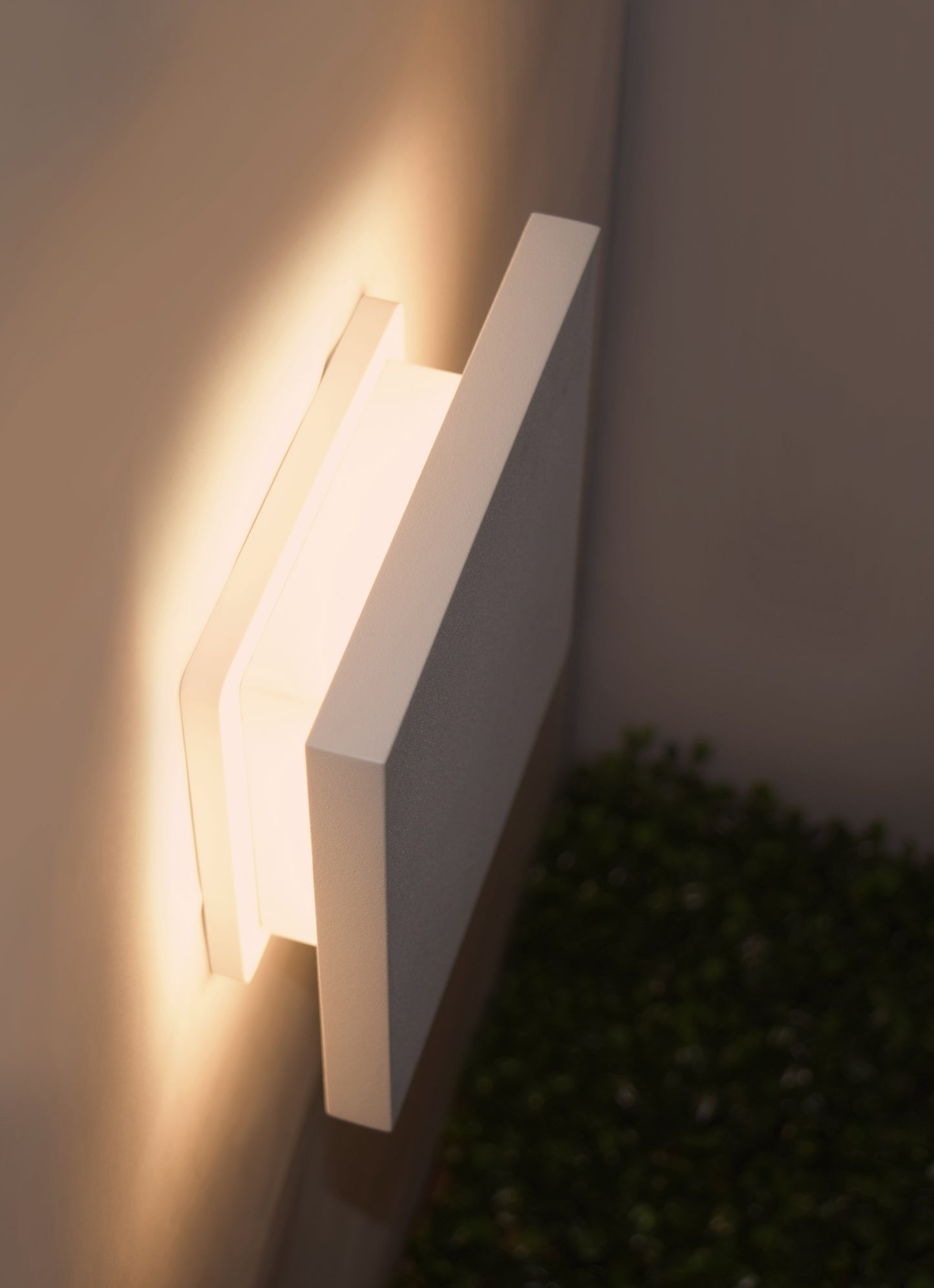 Alumilux: Tau LED Outdoor Wall Sconce White by ET2