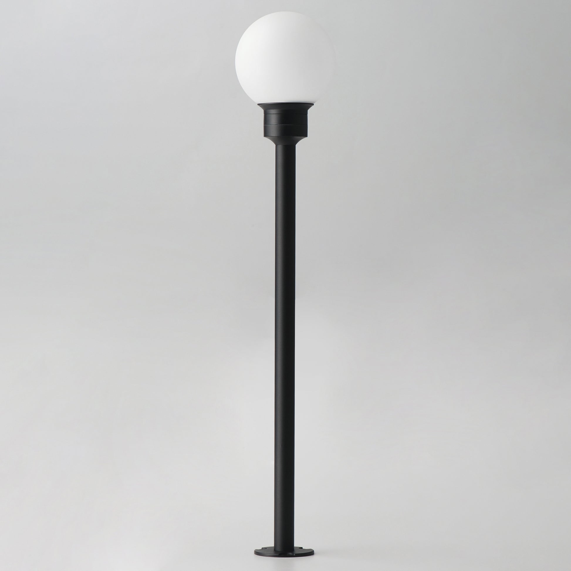 Alumilux: Bollard Globe Light with 24" Pole Black by ET2