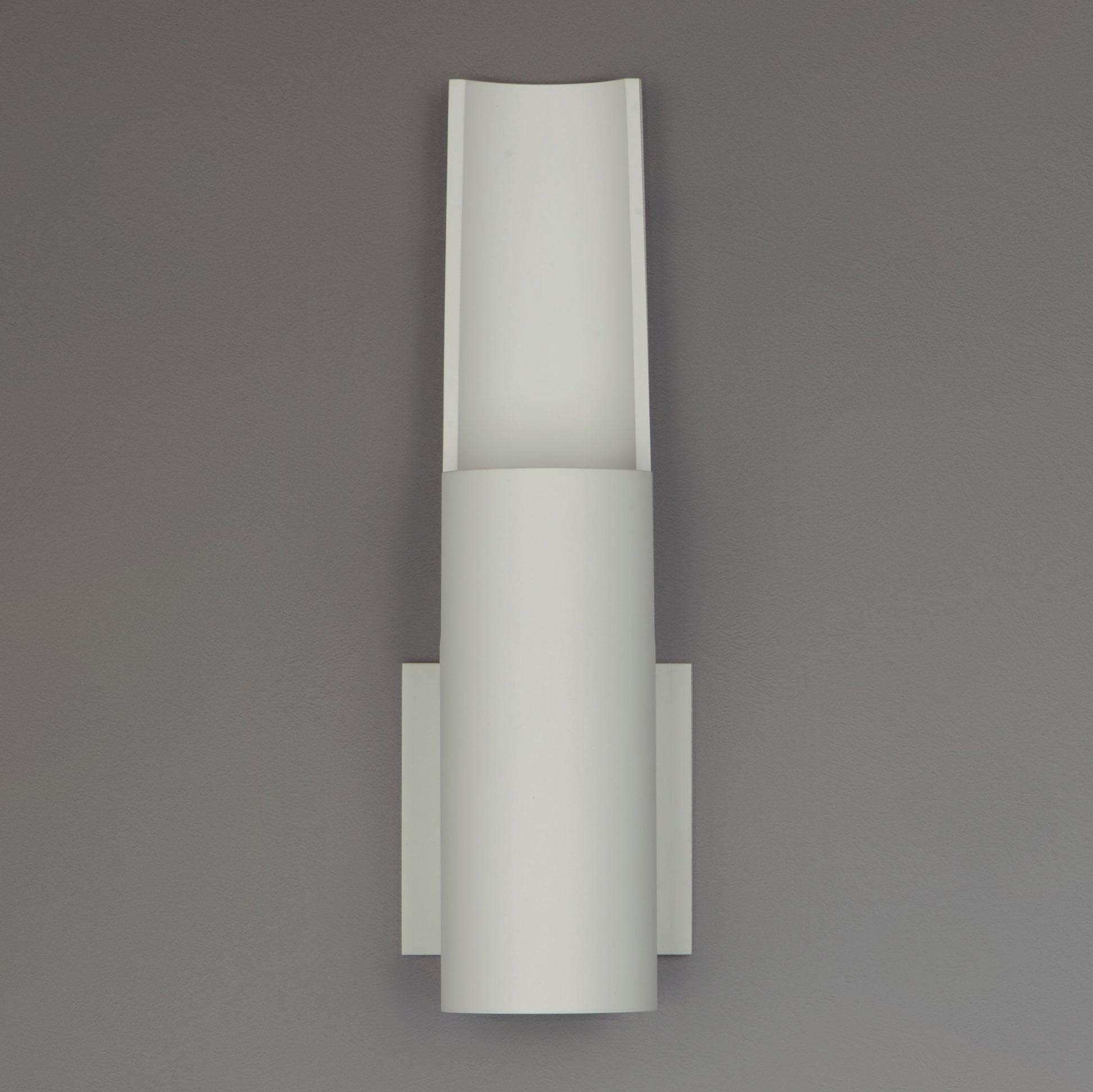 Alumilux: Runway LED Outdoor Wall Sconce White by ET2