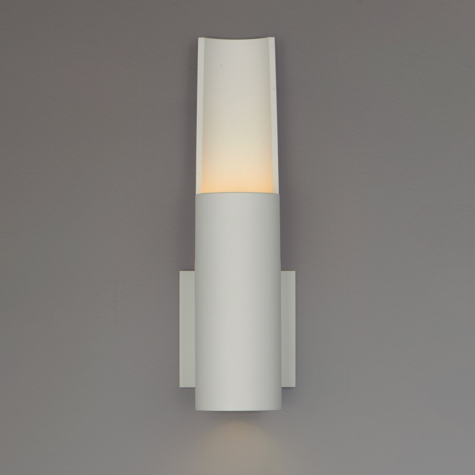 Alumilux: Runway LED Outdoor Wall Sconce White by ET2