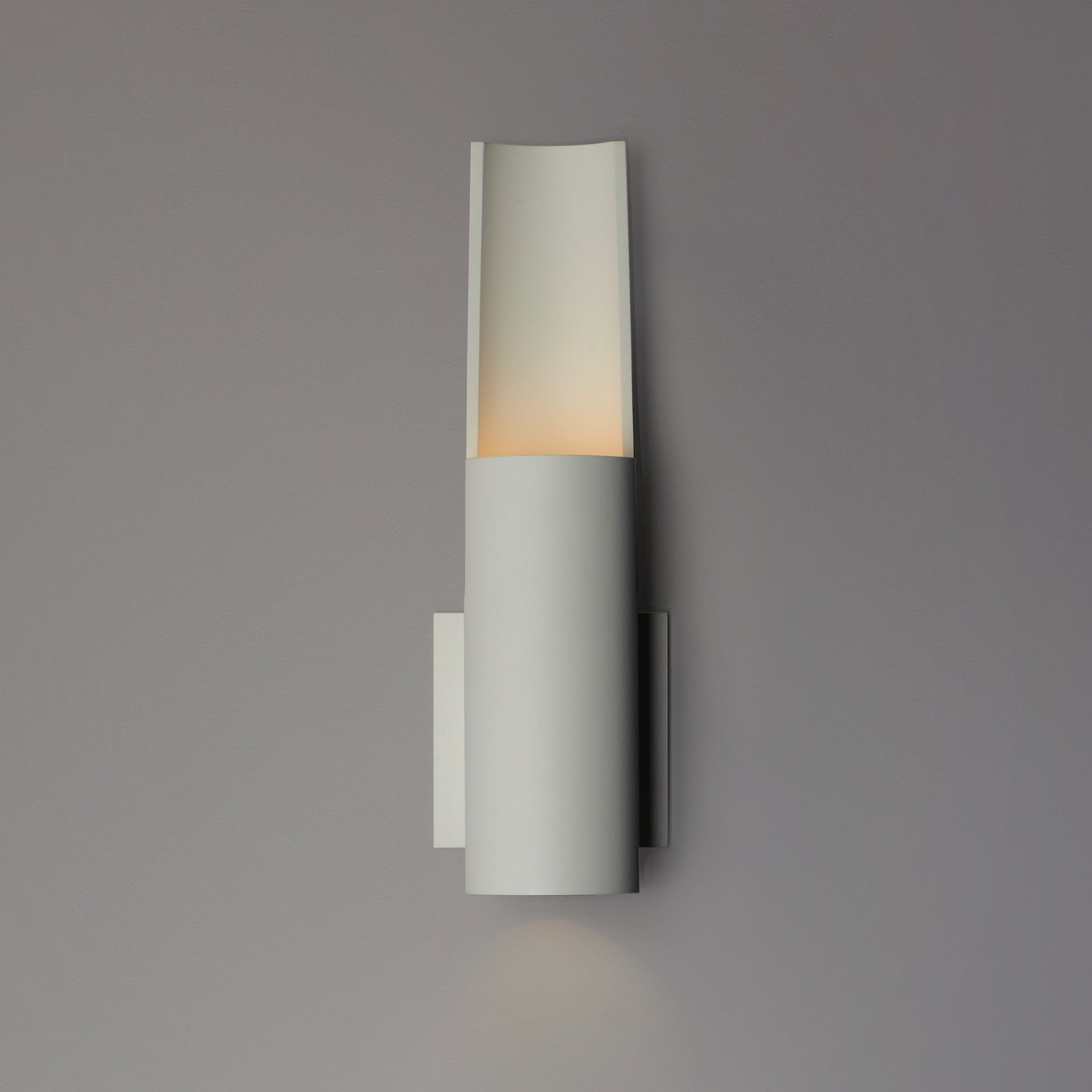 Alumilux: Runway LED Outdoor Wall Sconce White by ET2