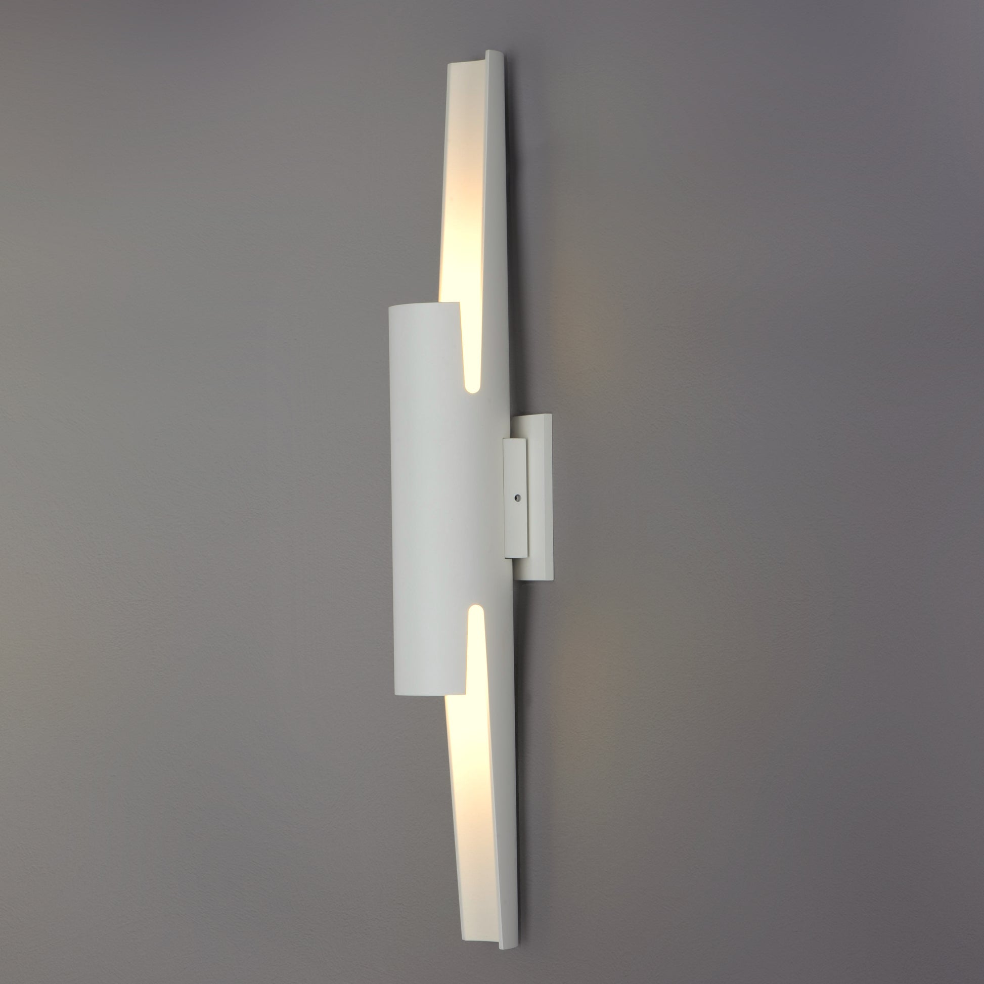 Alumilux: Runway LED Outdoor Wall Sconce White by ET2
