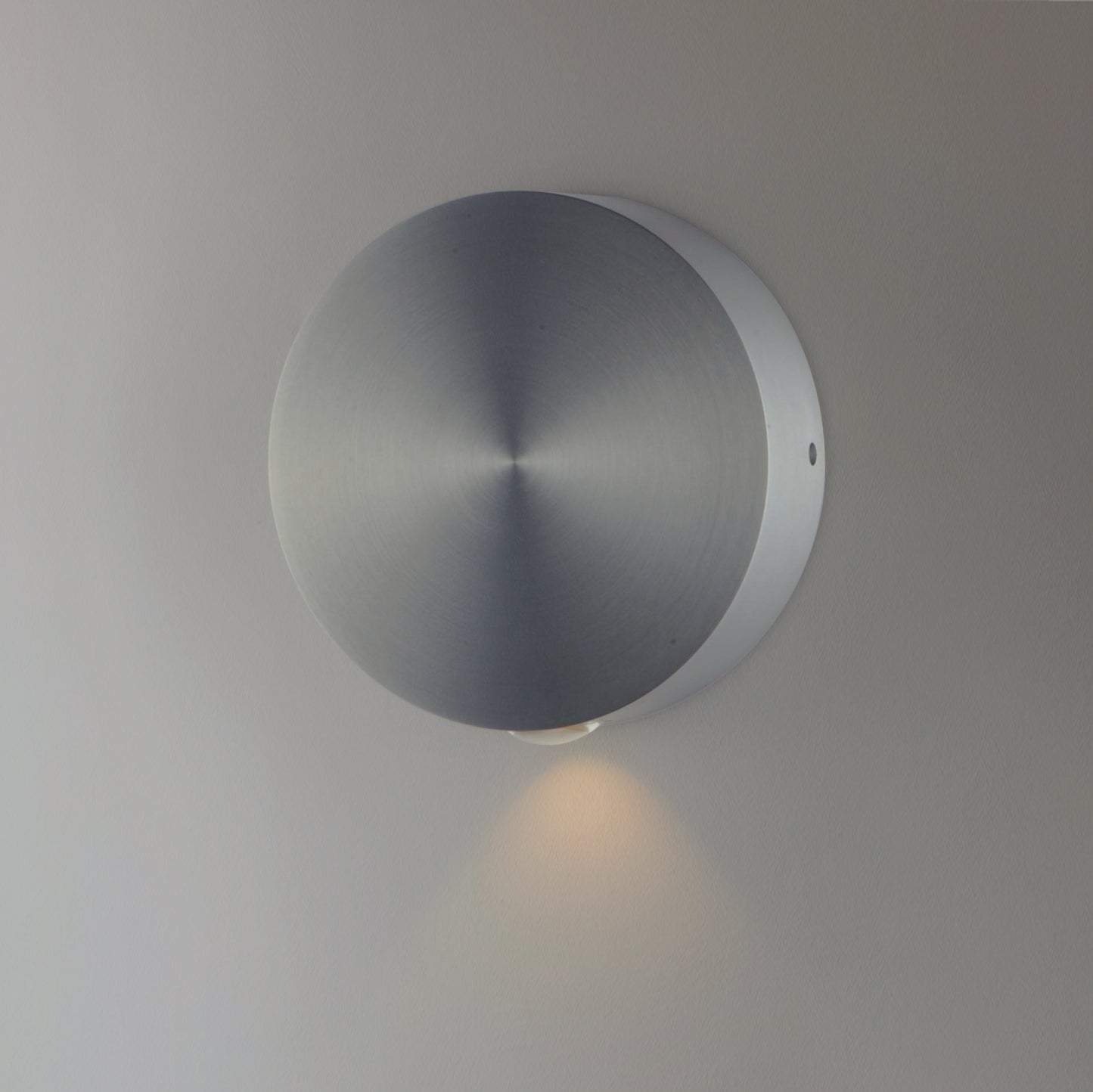Alumilux: Glint LED Outdoor Wall Sconce Satin Aluminum by ET2