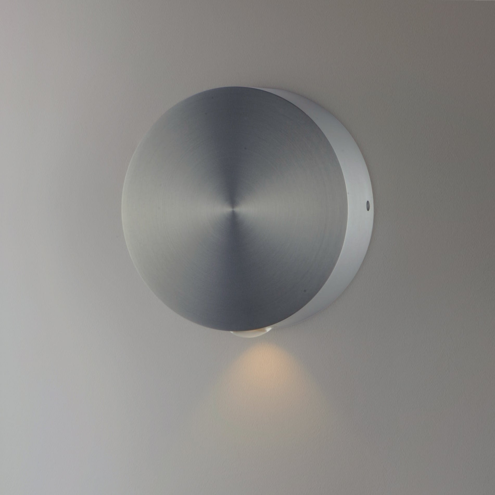 Alumilux: Glint LED Outdoor Wall Sconce Satin Aluminum by ET2