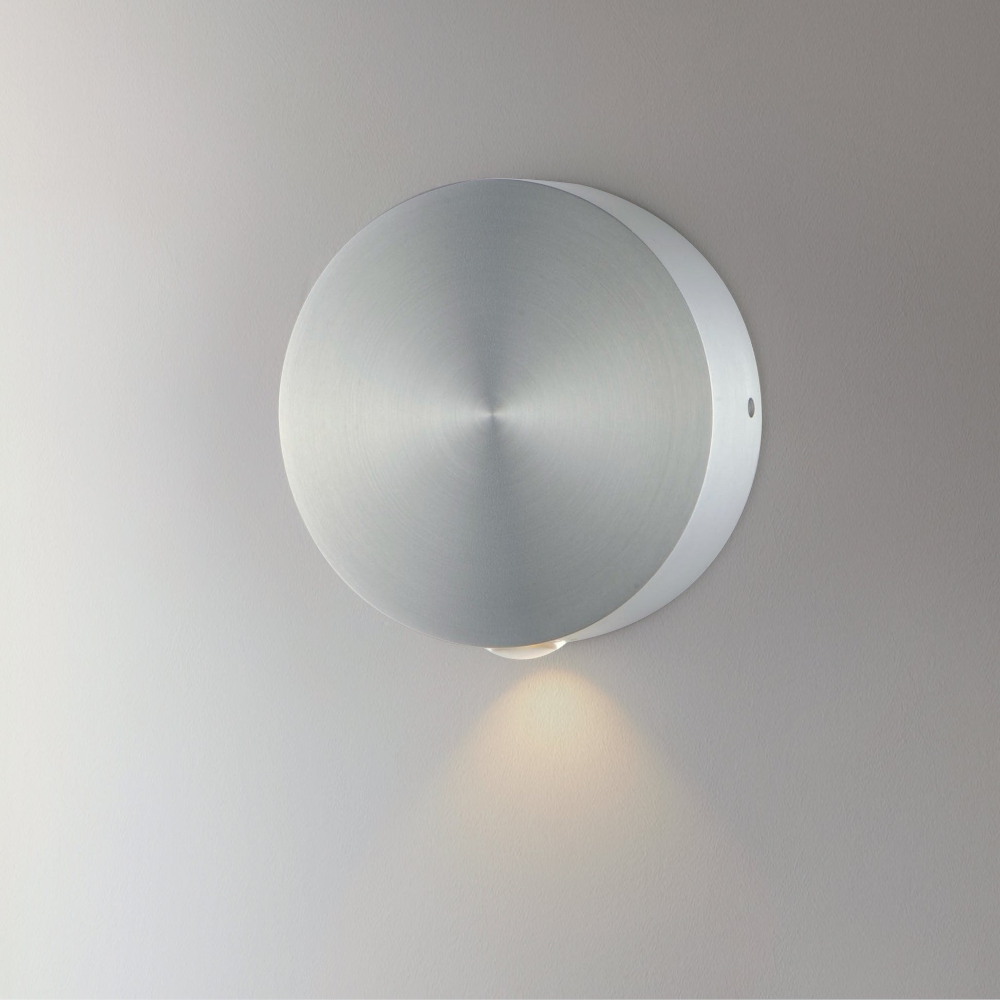 Alumilux: Glint LED Outdoor Wall Sconce Satin Aluminum by ET2