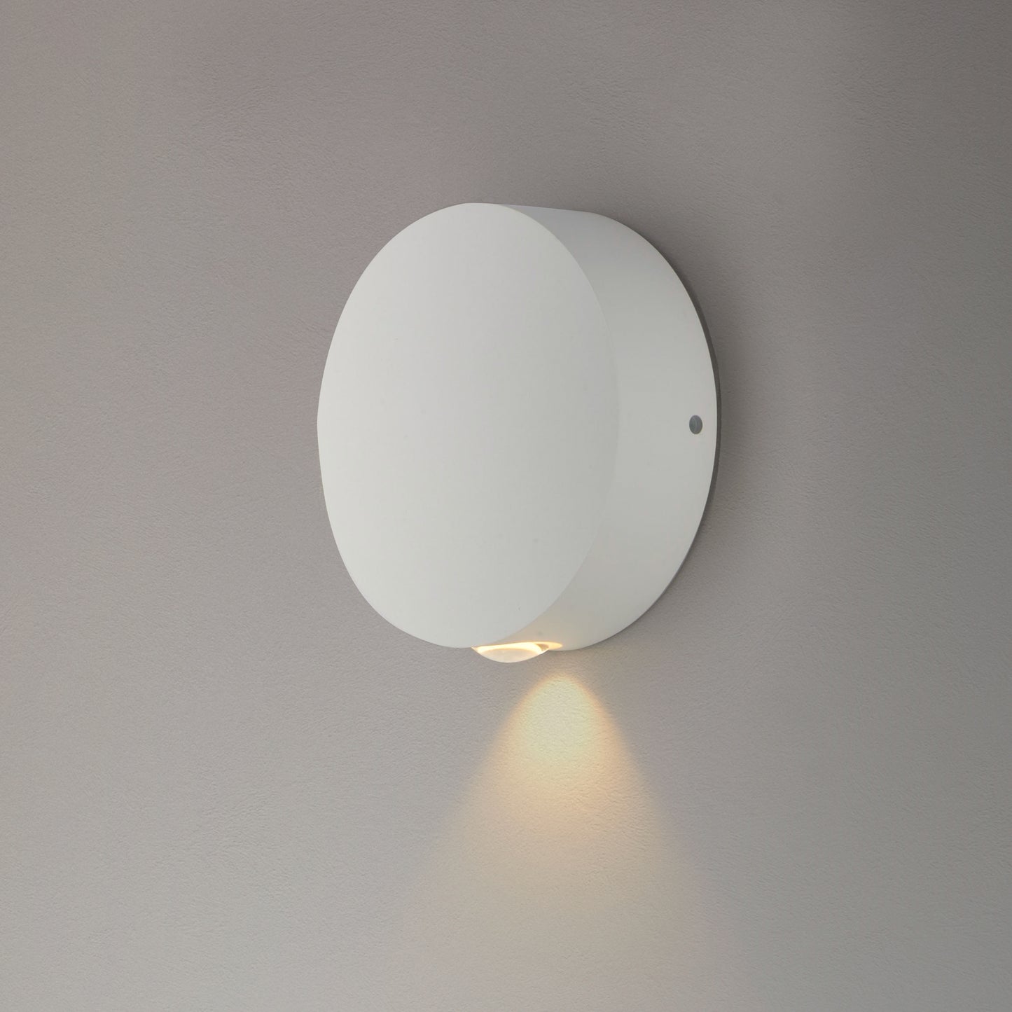 Alumilux: Glint LED Outdoor Wall Sconce White by ET2