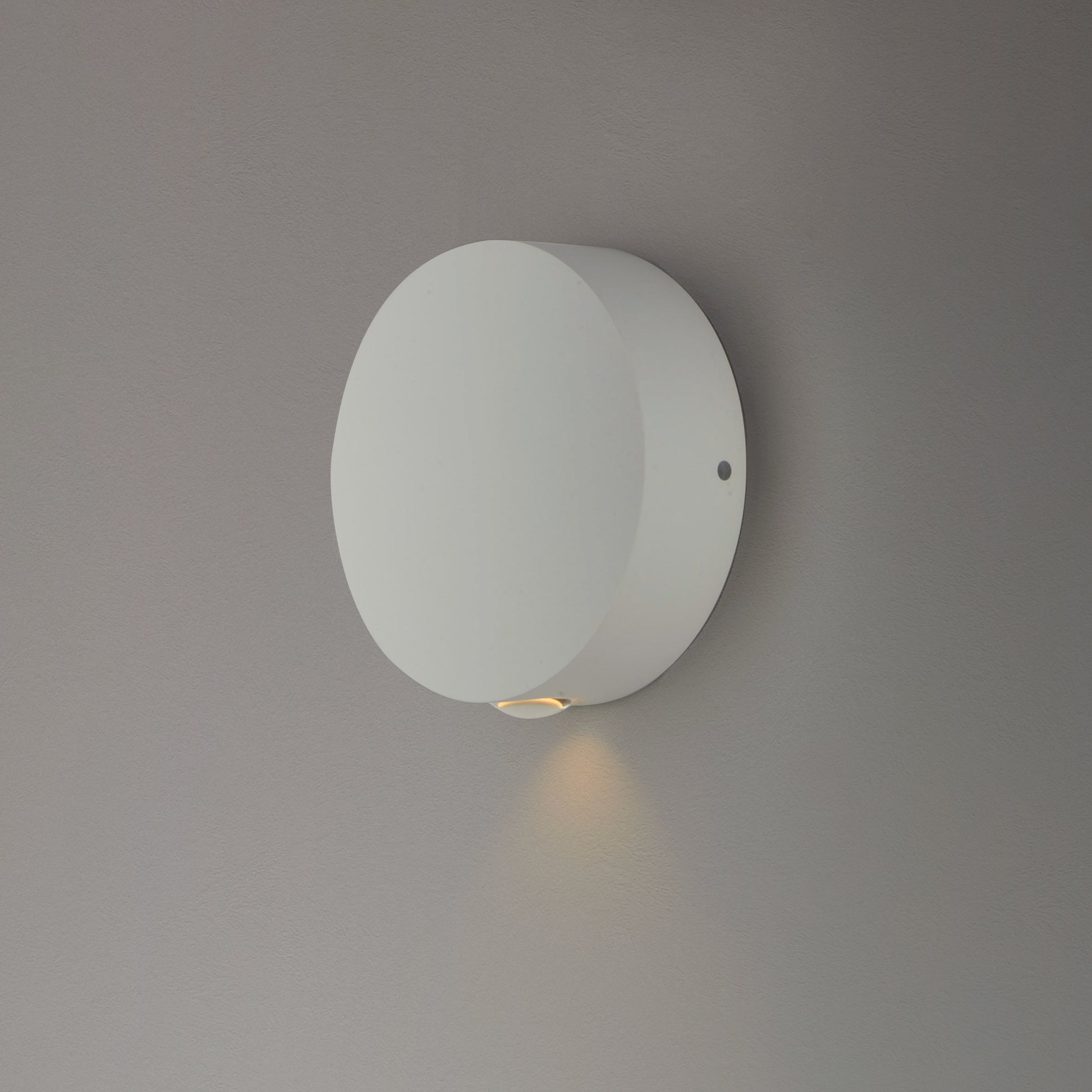 Alumilux: Glint LED Outdoor Wall Sconce White by ET2