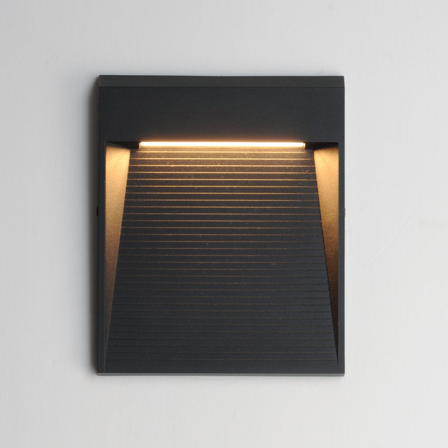 Steppes LED Outdoor Sconce Black by ET2