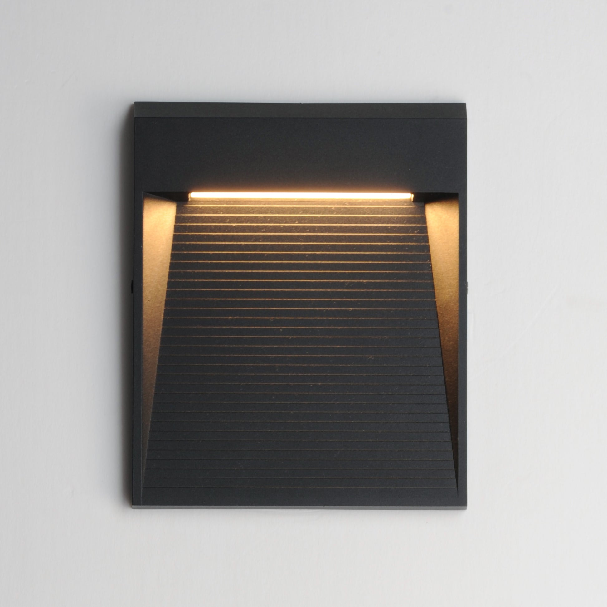 Steppes LED Outdoor Sconce Black by ET2