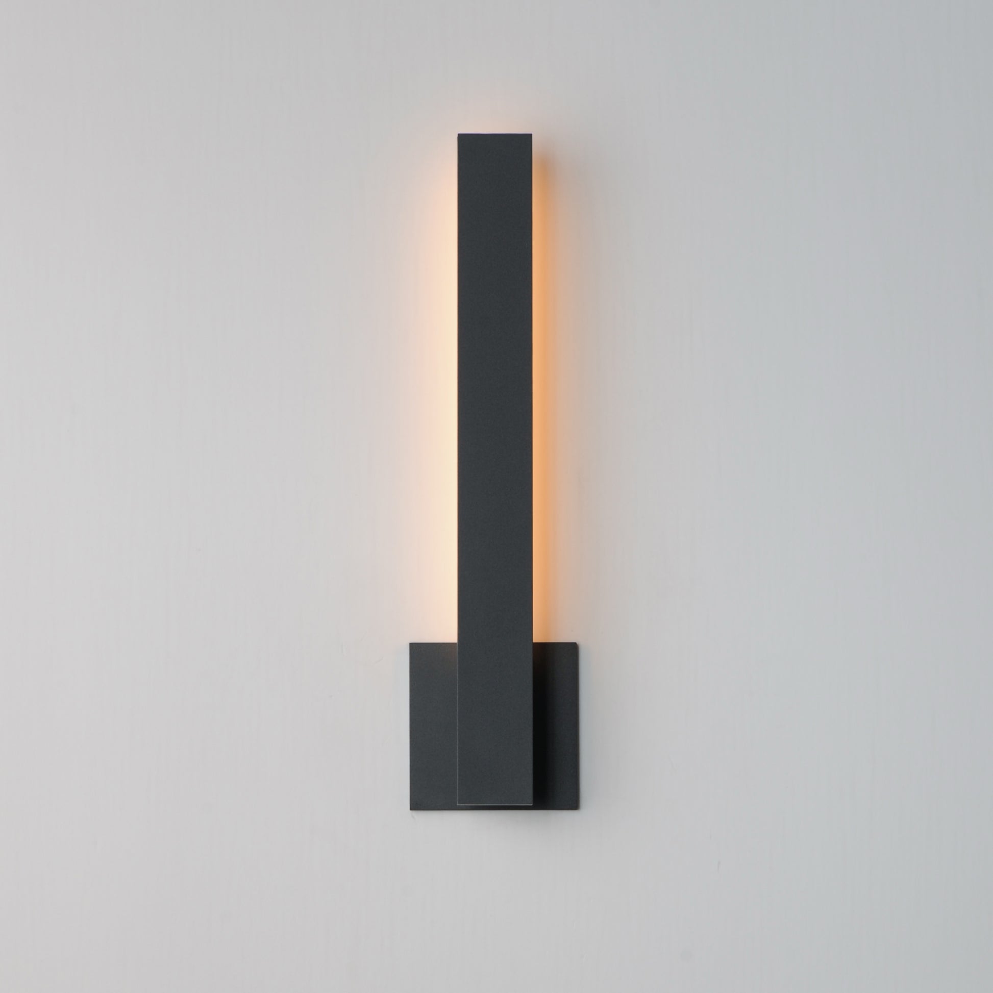 Alumilux: Line 5CCT 18" LED Outdoor Wall Sconce Black by ET2