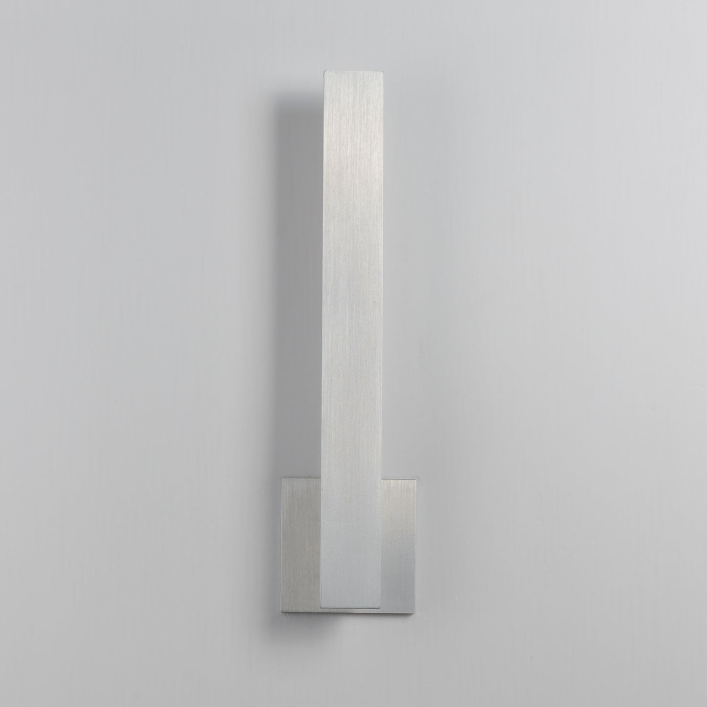 Alumilux: Line 5CCT 18" LED Outdoor Wall Sconce Satin Aluminum by ET2