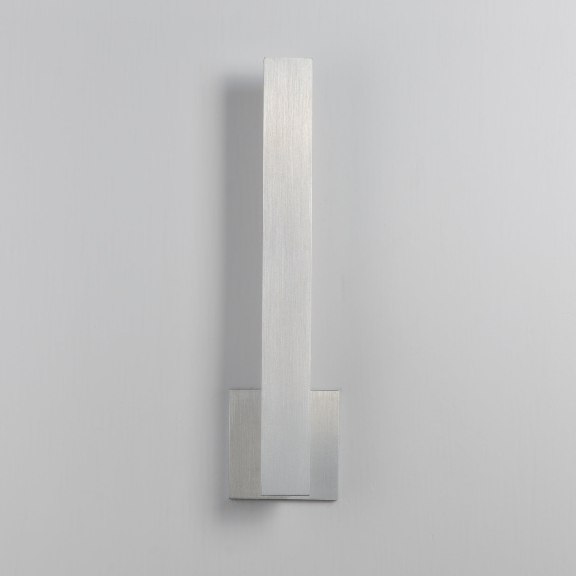 Alumilux: Line 5CCT 18" LED Outdoor Wall Sconce Satin Aluminum by ET2