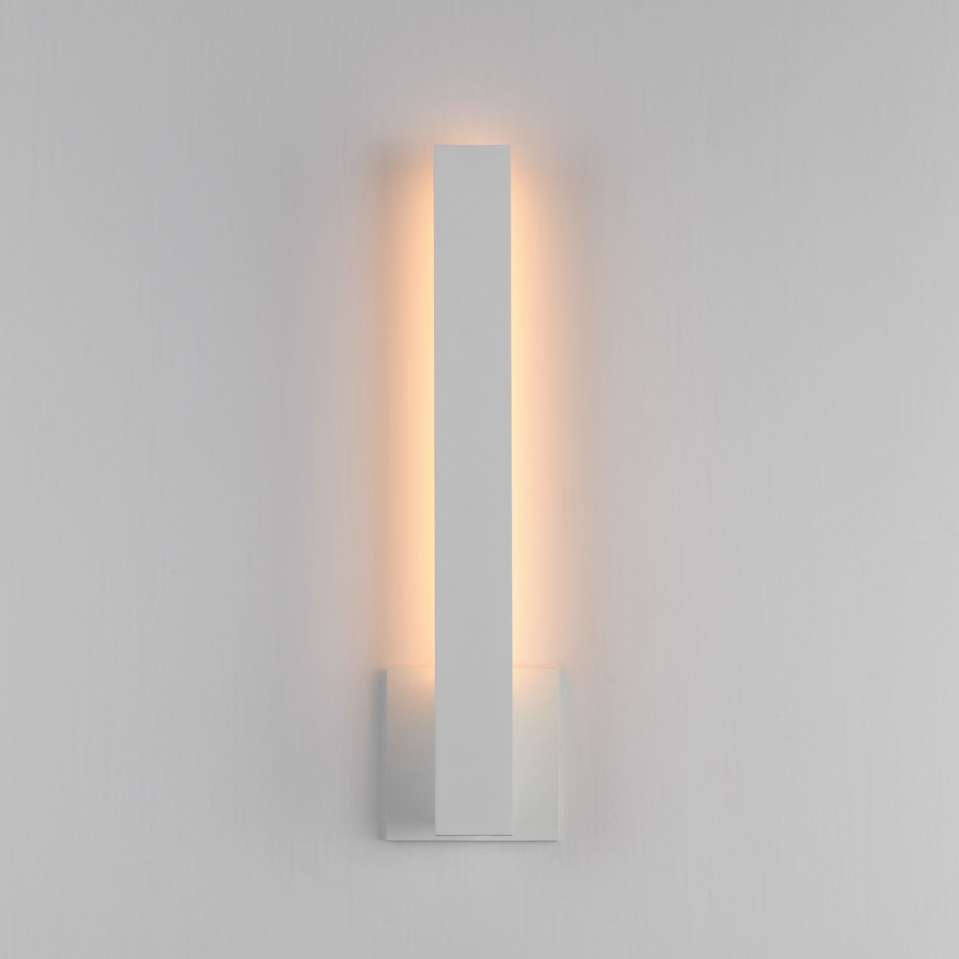 Alumilux: Line 5CCT 18" LED Outdoor Wall Sconce White by ET2