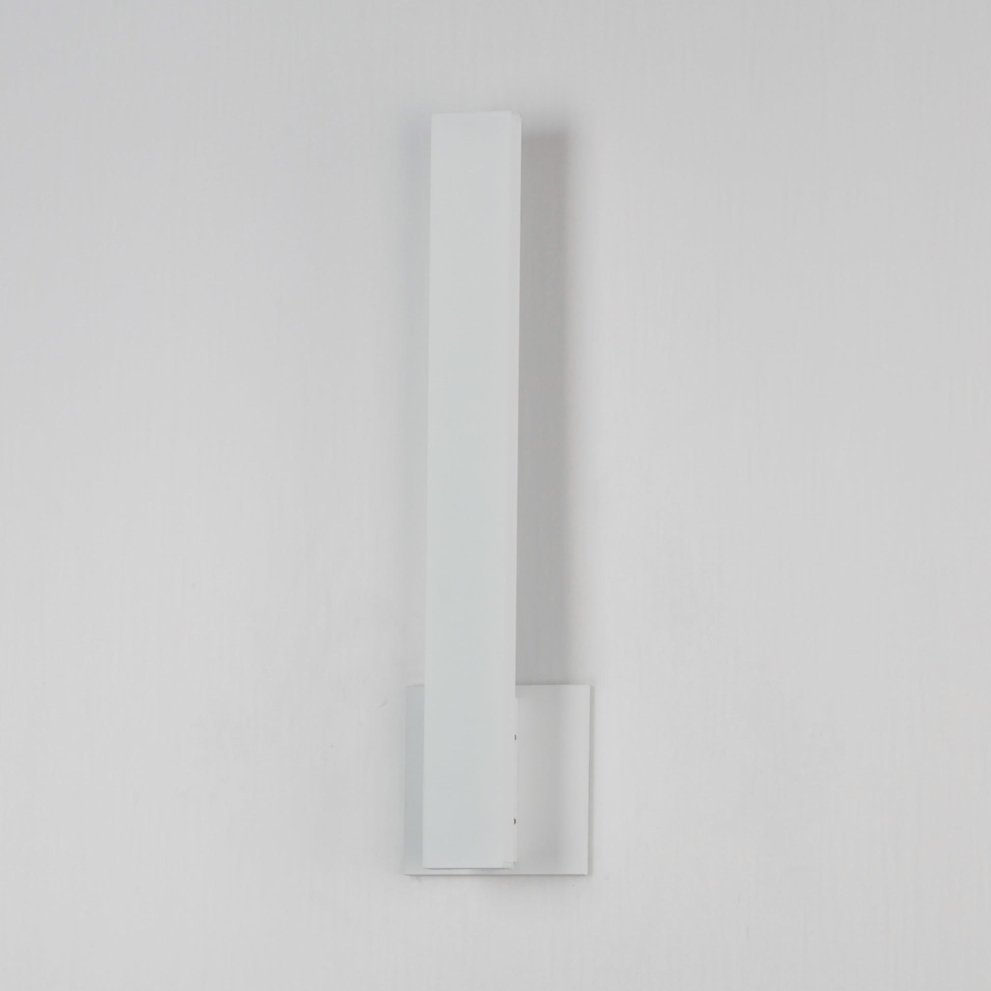Alumilux: Line 5CCT 18" LED Outdoor Wall Sconce White by ET2
