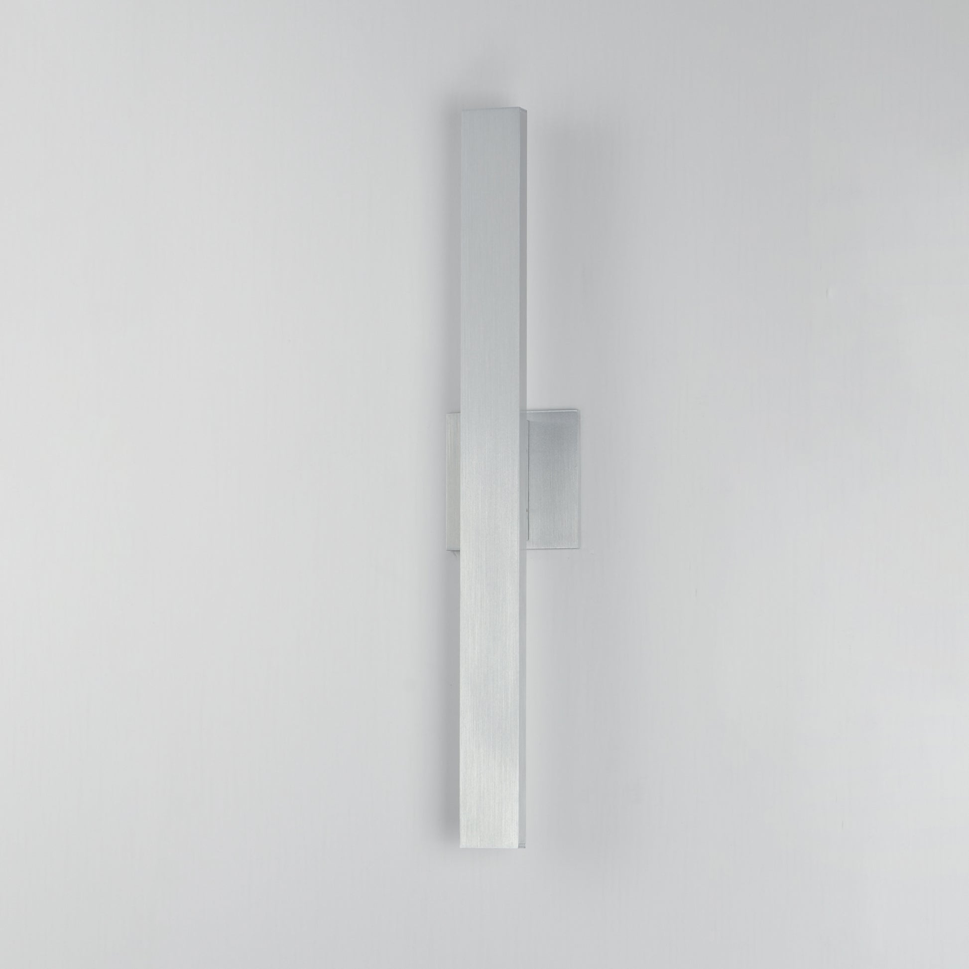 Alumilux: Line 5CCT 24" LED Outdoor Wall Sconce Satin Aluminum by ET2