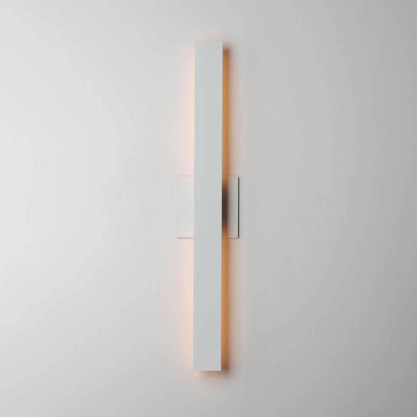 Alumilux: Line 5CCT 24" LED Outdoor Wall Sconce White by ET2