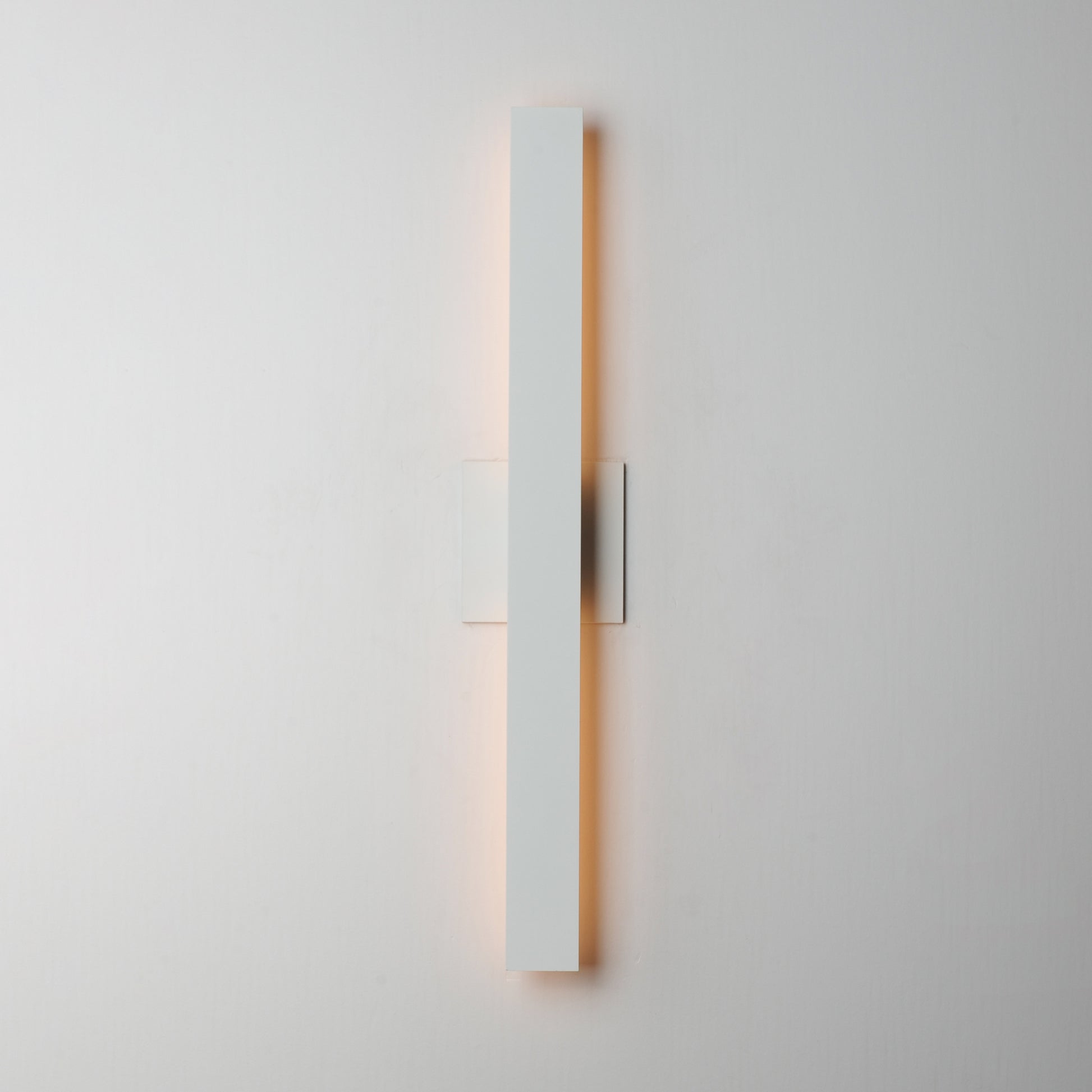 Alumilux: Line 5CCT 24" LED Outdoor Wall Sconce White by ET2