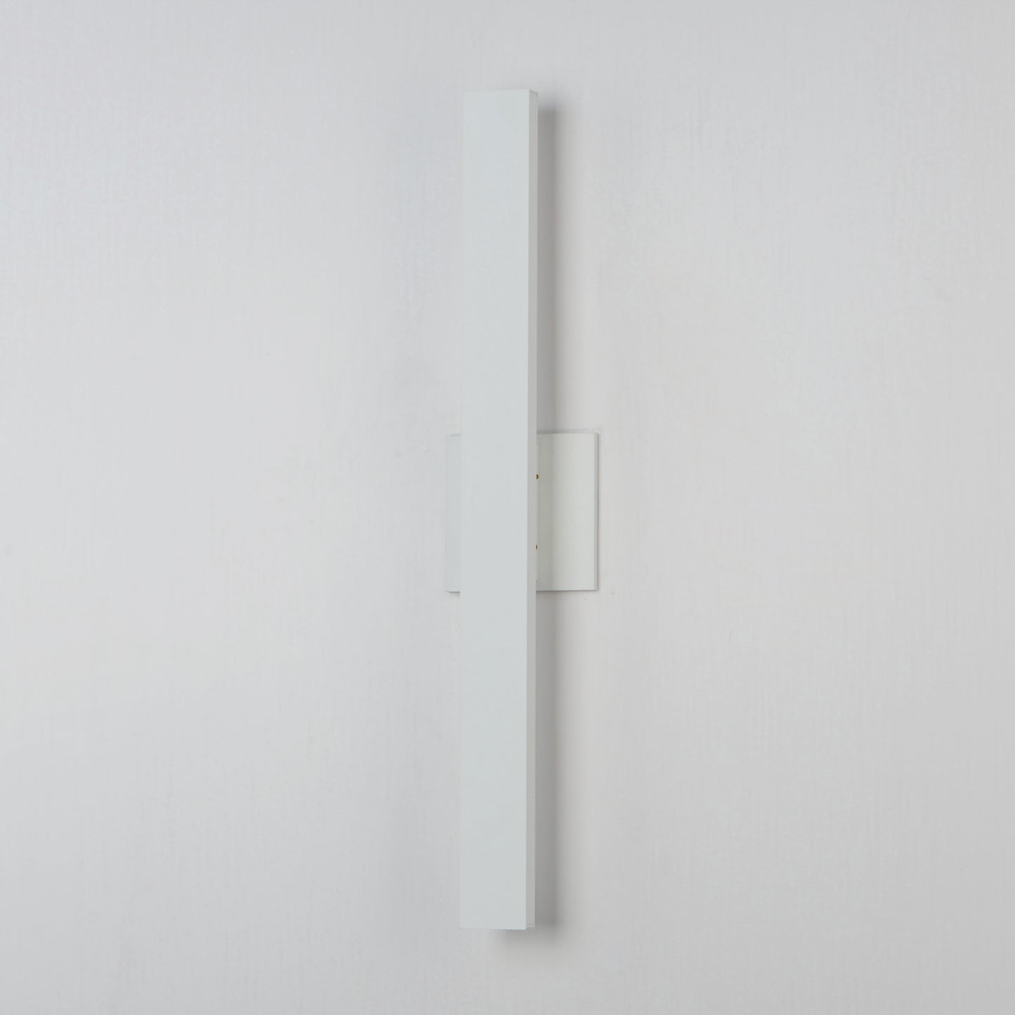 Alumilux: Line 5CCT 24" LED Outdoor Wall Sconce White by ET2