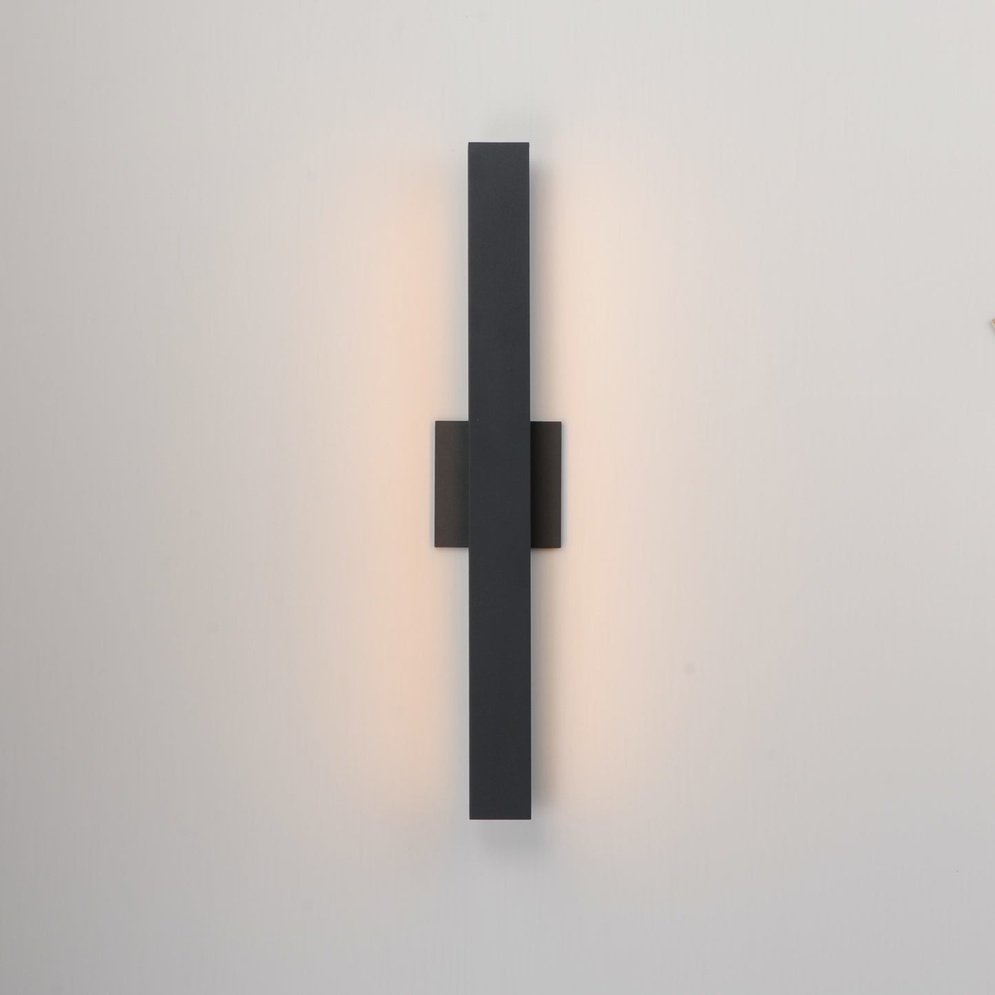 Alumilux: SideLine 24" LED Outdoor Wall Sconce Black by ET2