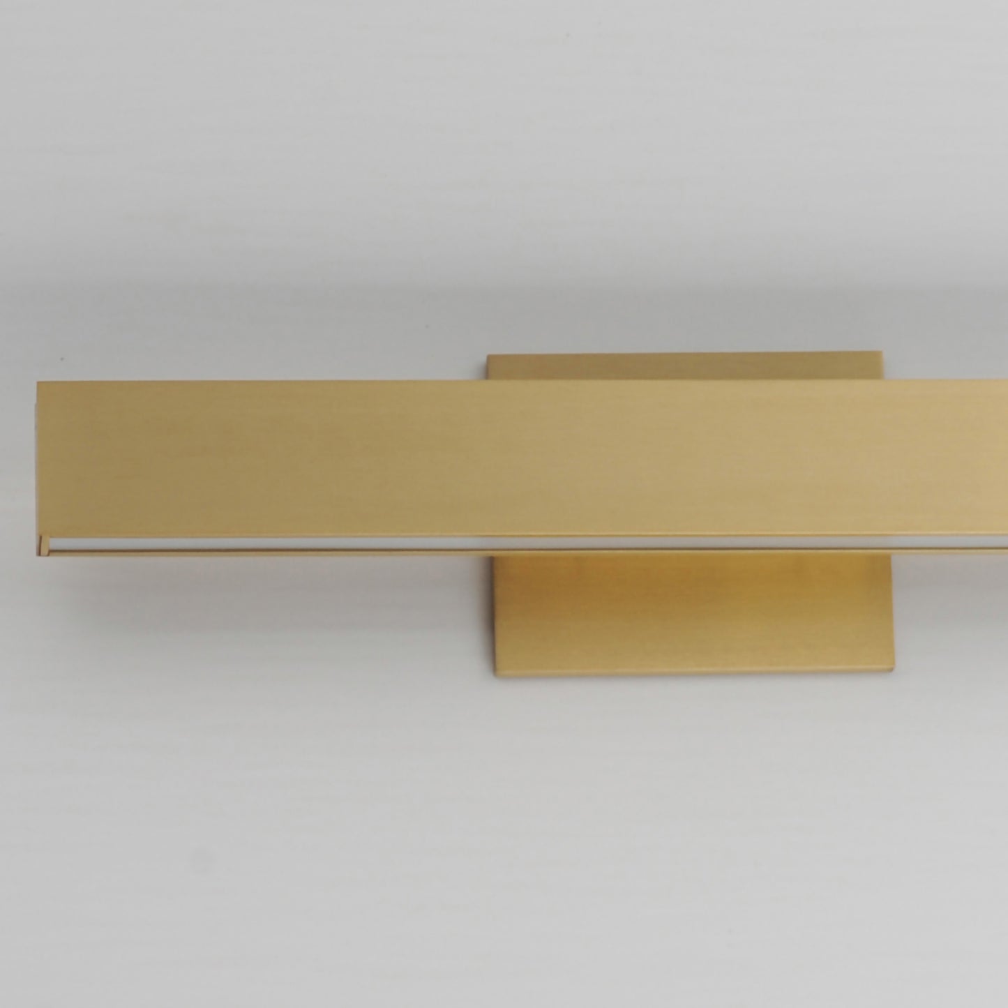 SideLine 5CCT 18" LED Bath Vanity Satin Brass by ET2