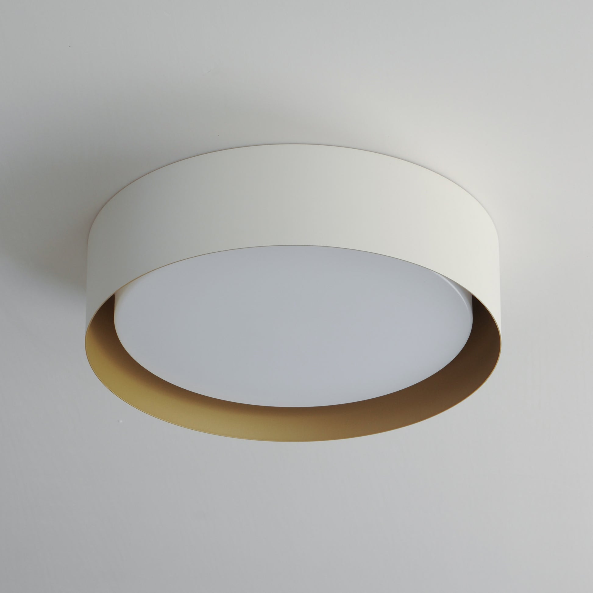 Echo 16" LED Flush Mount White/Gold by ET2