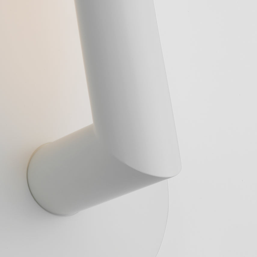 Ielle Medium LED Wall Sconce 21-inch by Visual & Comfort & Co