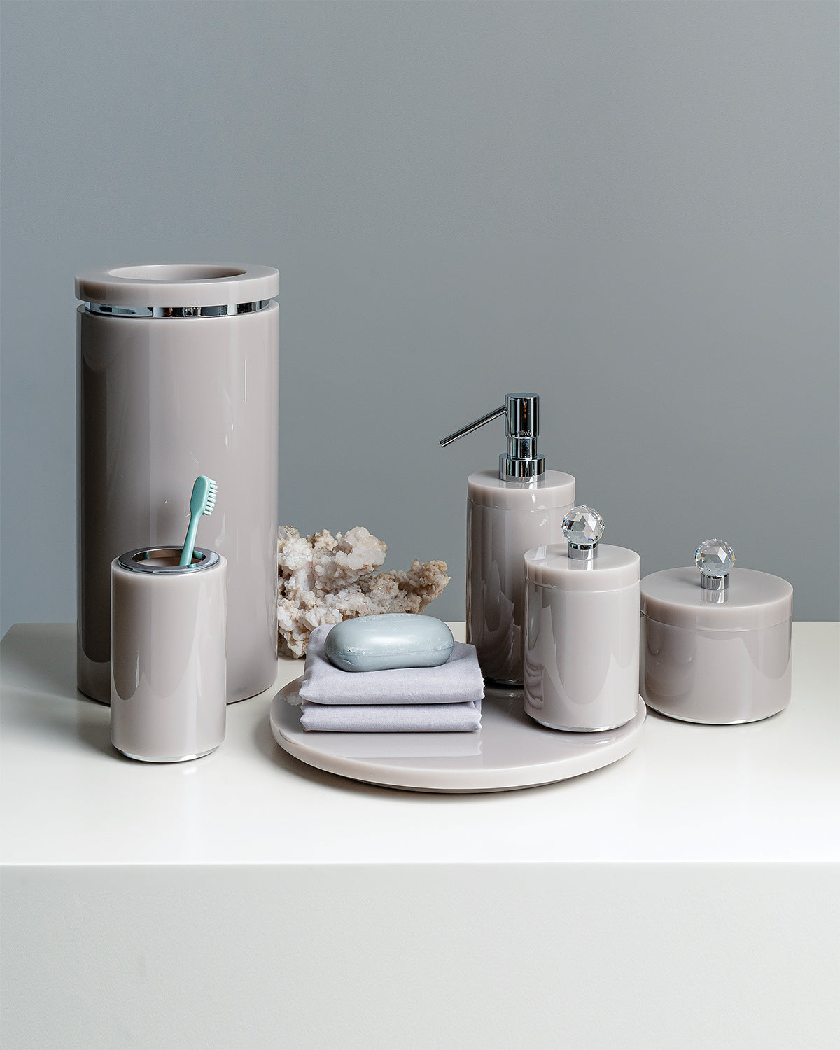 Vallvé Fit toothbrush holder in Mocha resin – photo 1