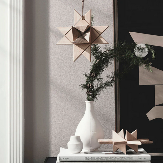 Boyhood Fröbel Star, Hanging wooden star in oak, view 2 (image 1)